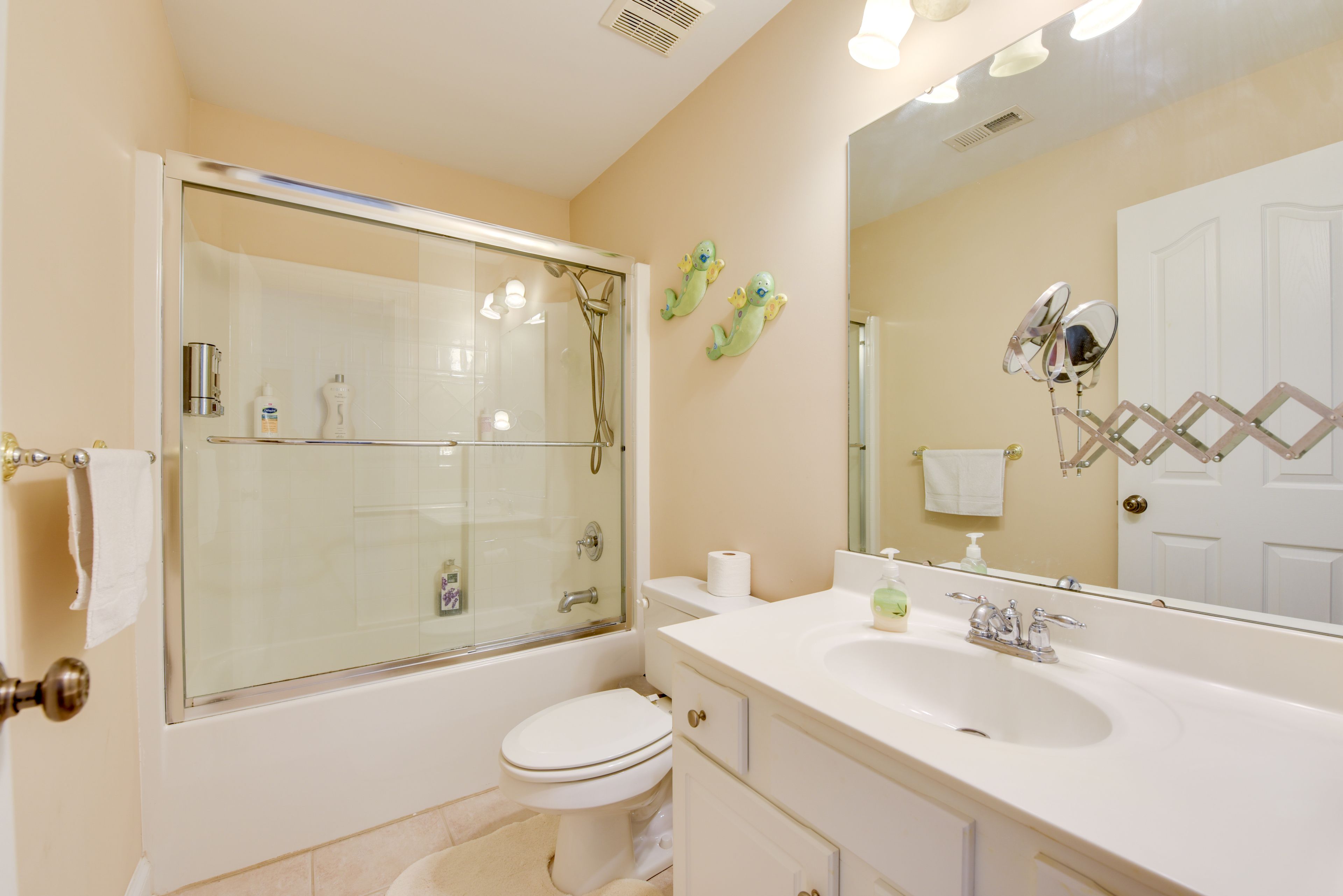 En-Suite Bathroom | 2nd Floor