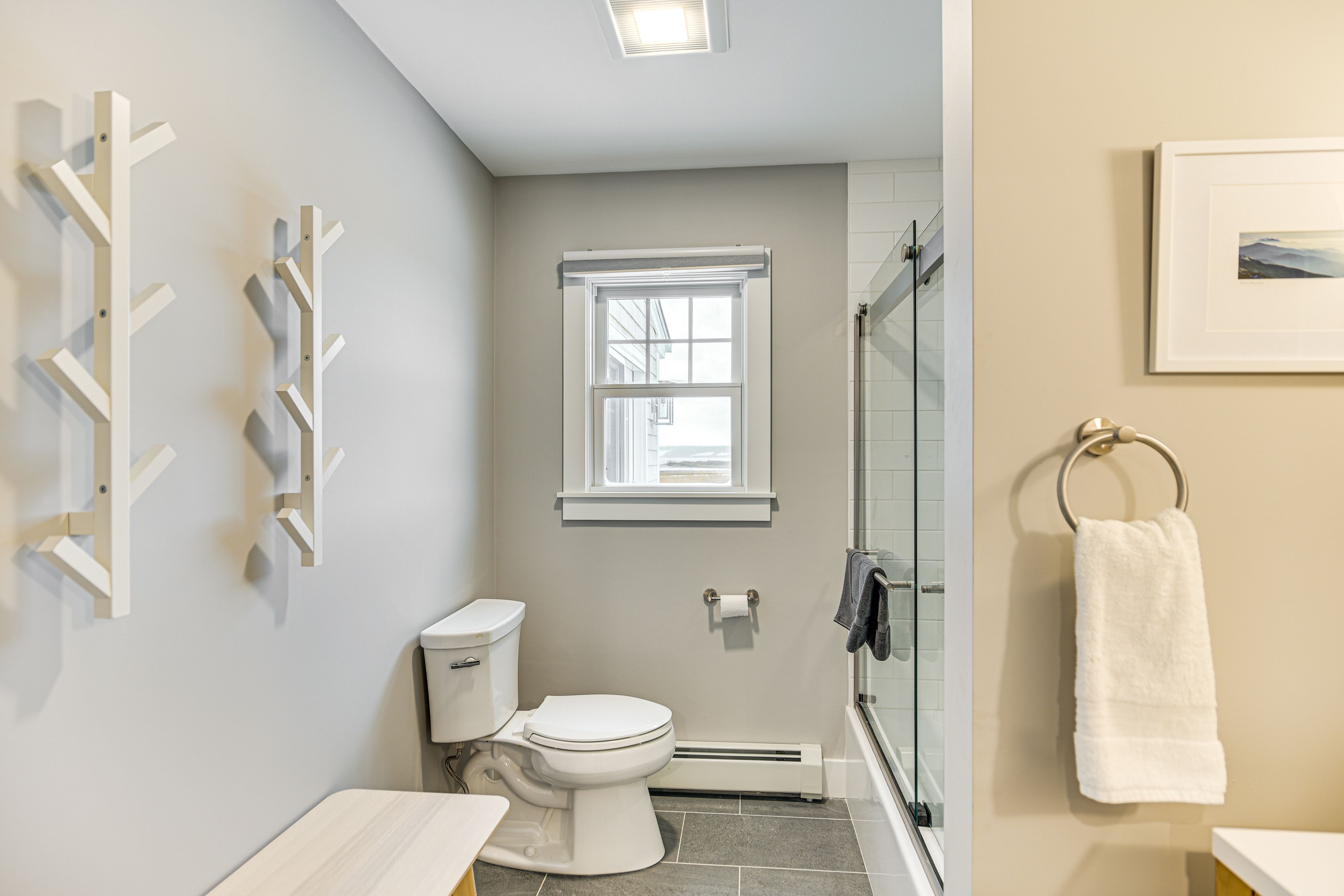 Full Bathroom | Main Level | Towels Provided