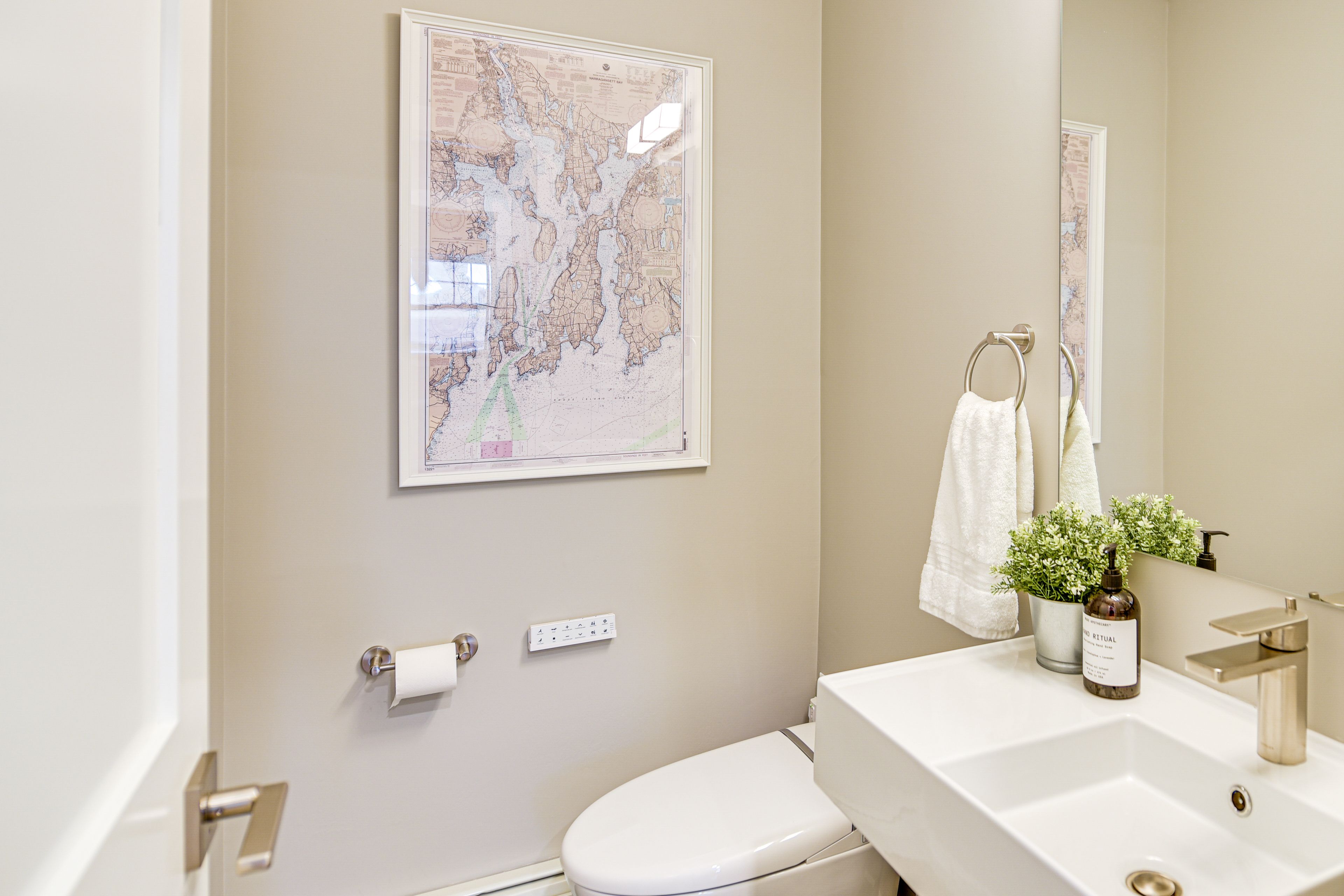 Half Bathroom | Main Level | Towels Provided