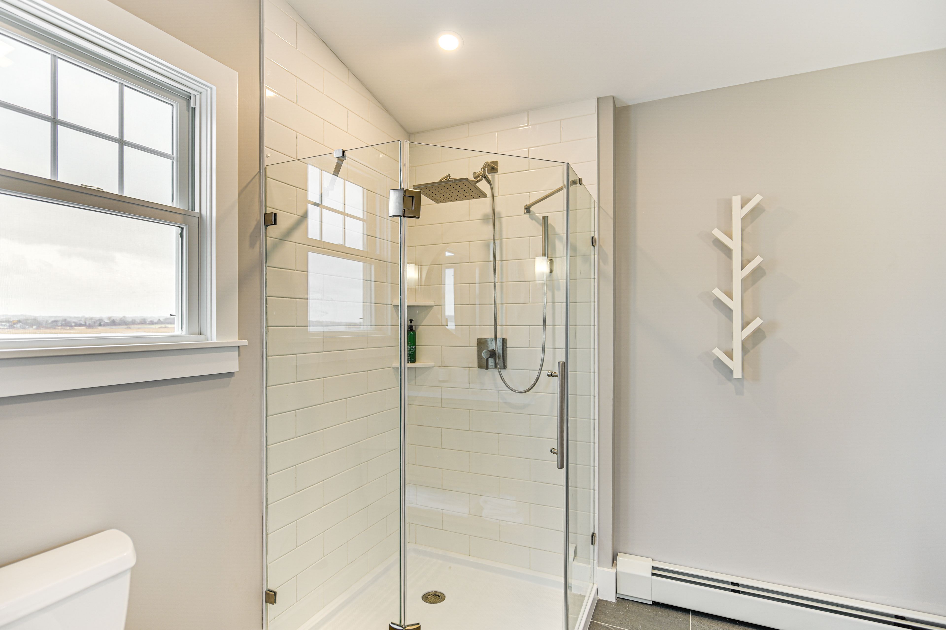 Full Bathroom | Upper Level  | Towels Provided
