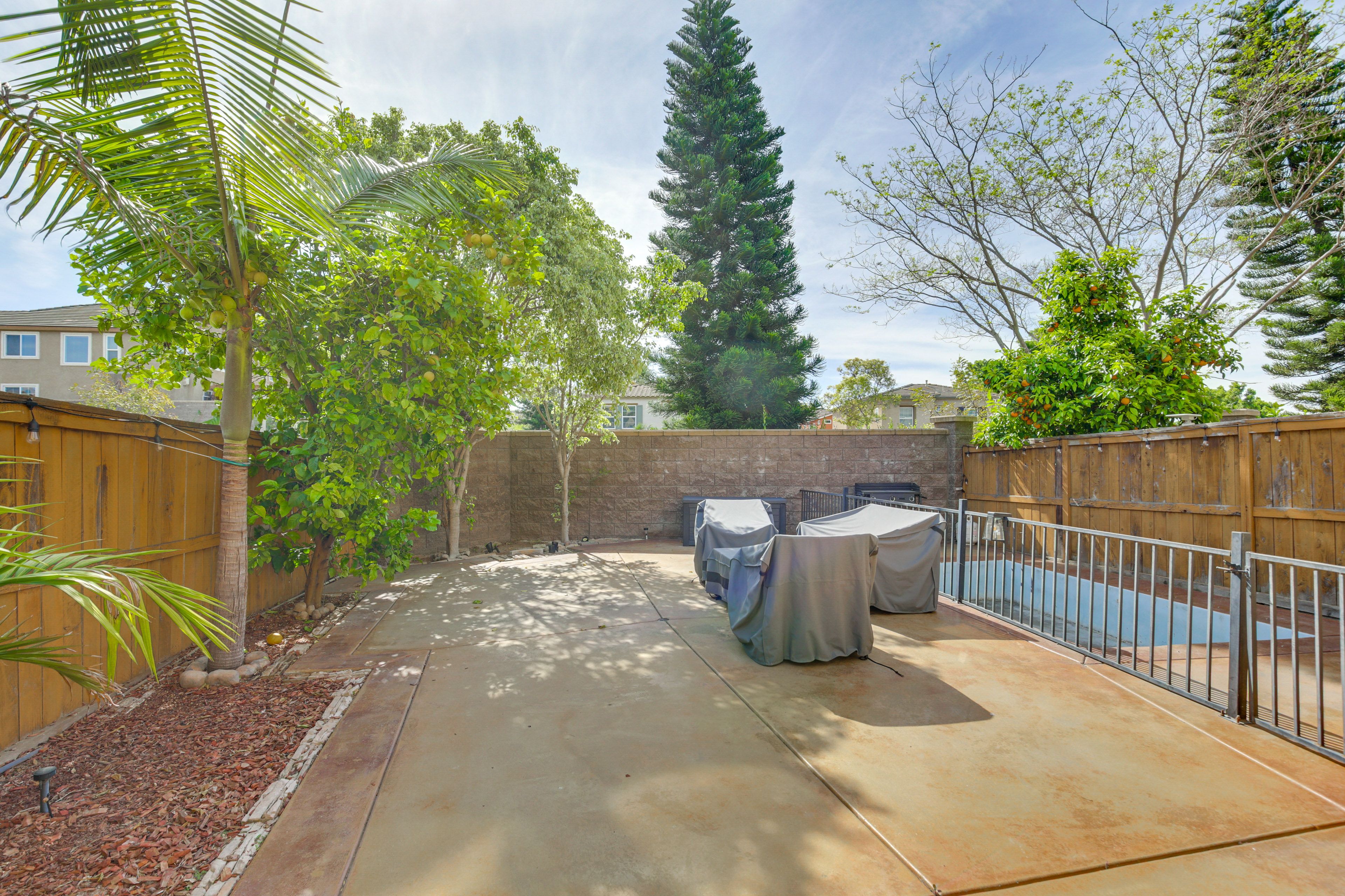 Private Patio | Outdoor Seating | Portable Grill