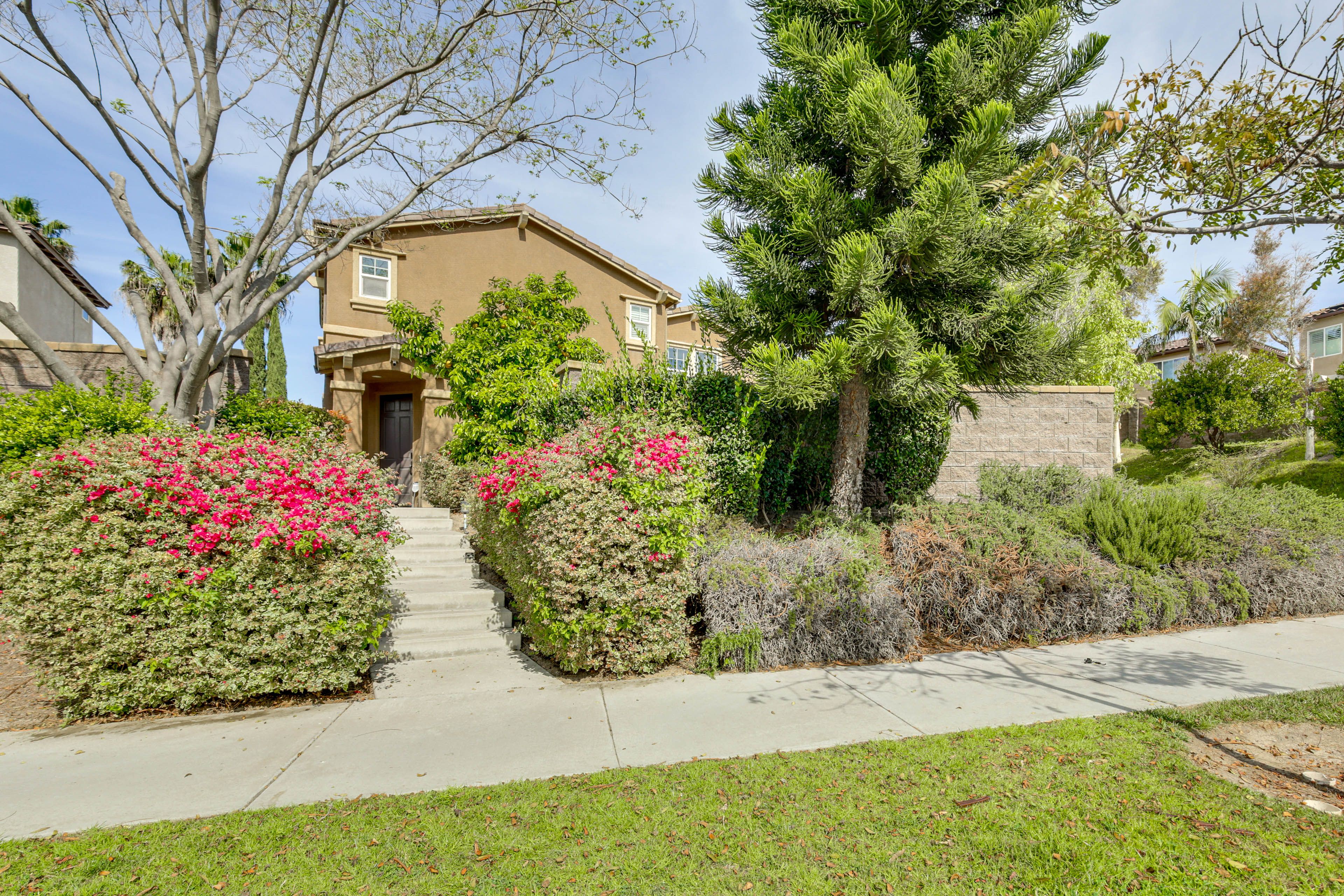 Entryway | Stairs Required
