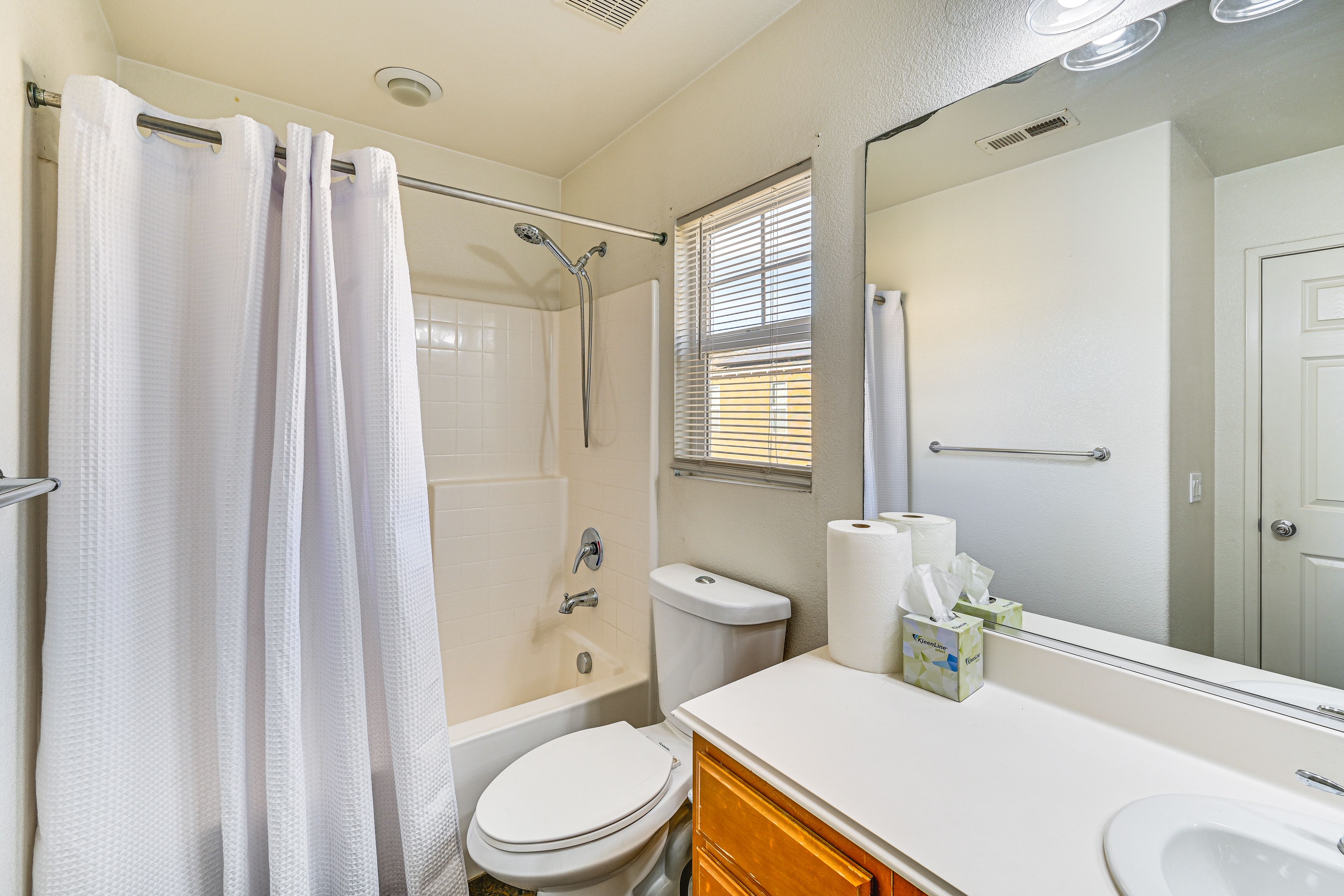 Bathroom | 2nd Floor