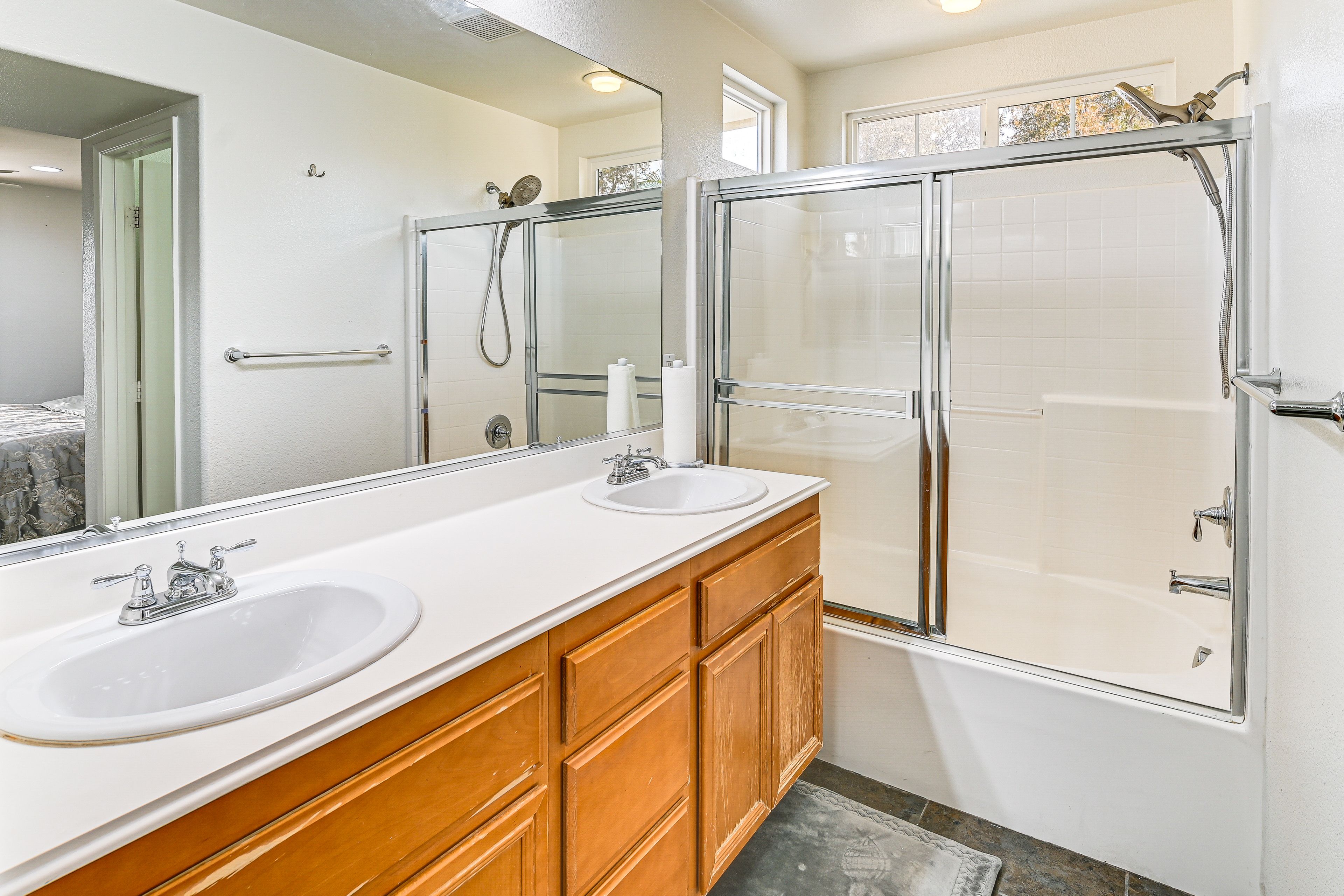 En-Suite Bathroom | Towels Provided | 2nd Floor