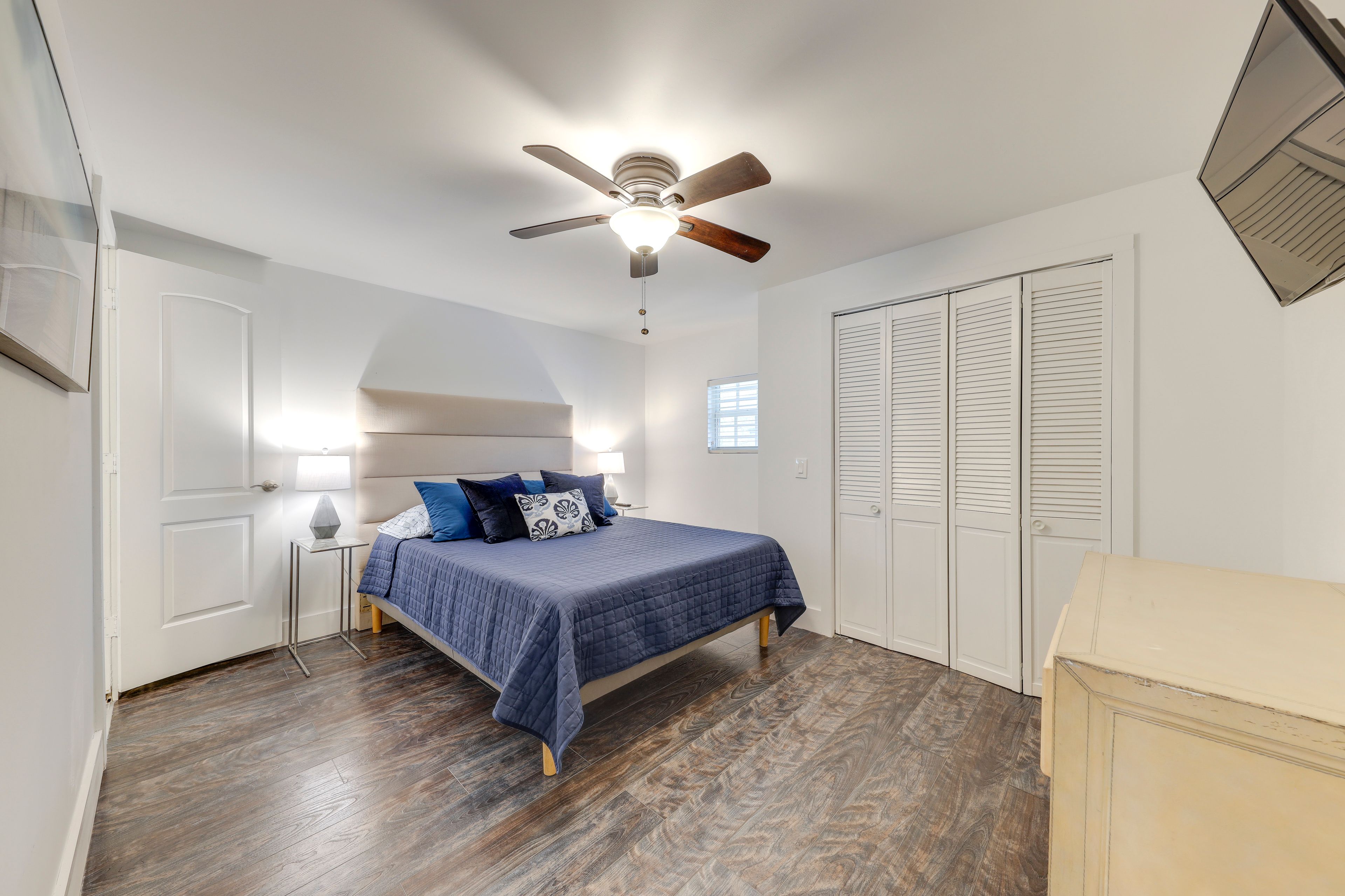 Bedroom 2 | Queen Bed