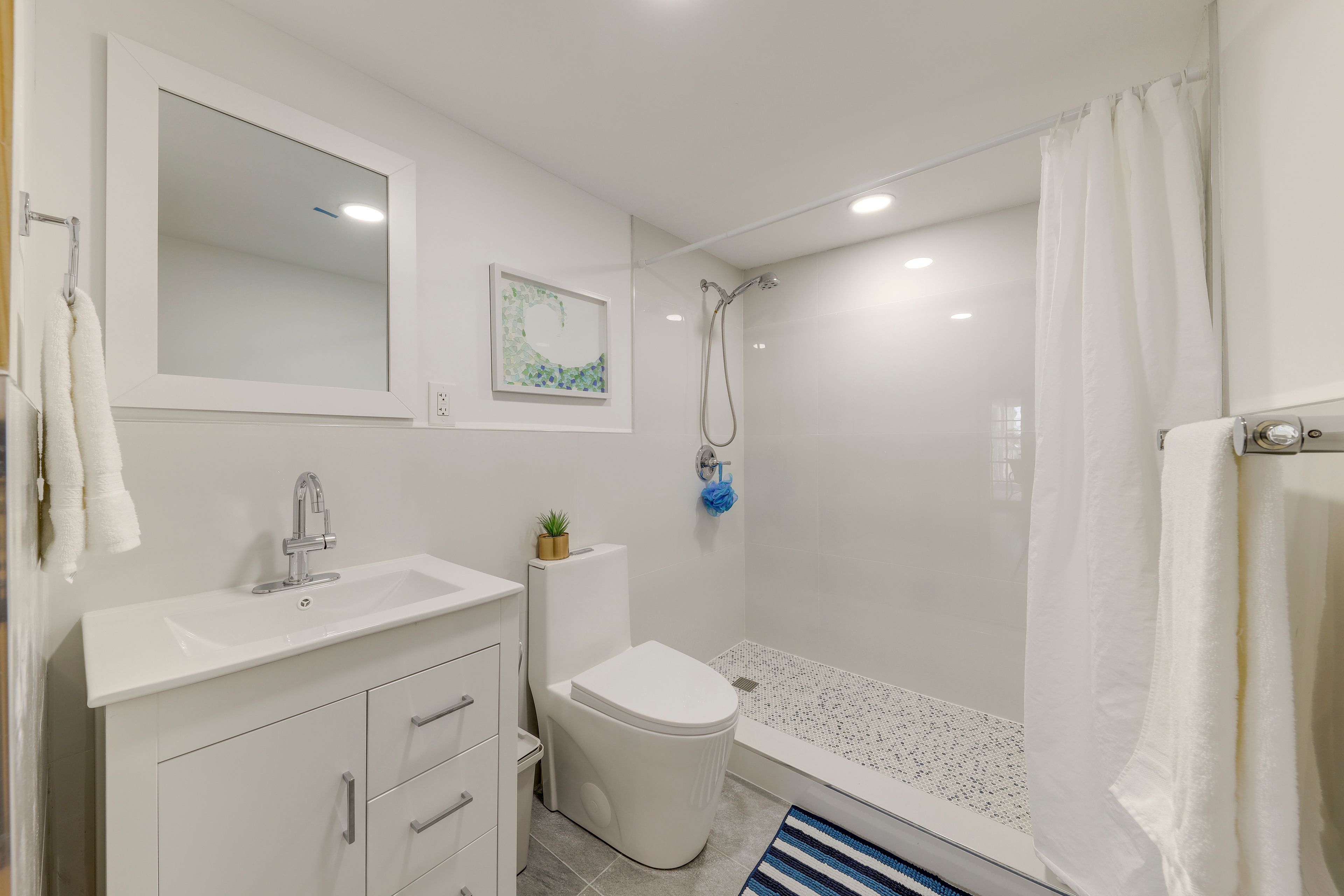 En-Suite Bathroom | Towels Provided