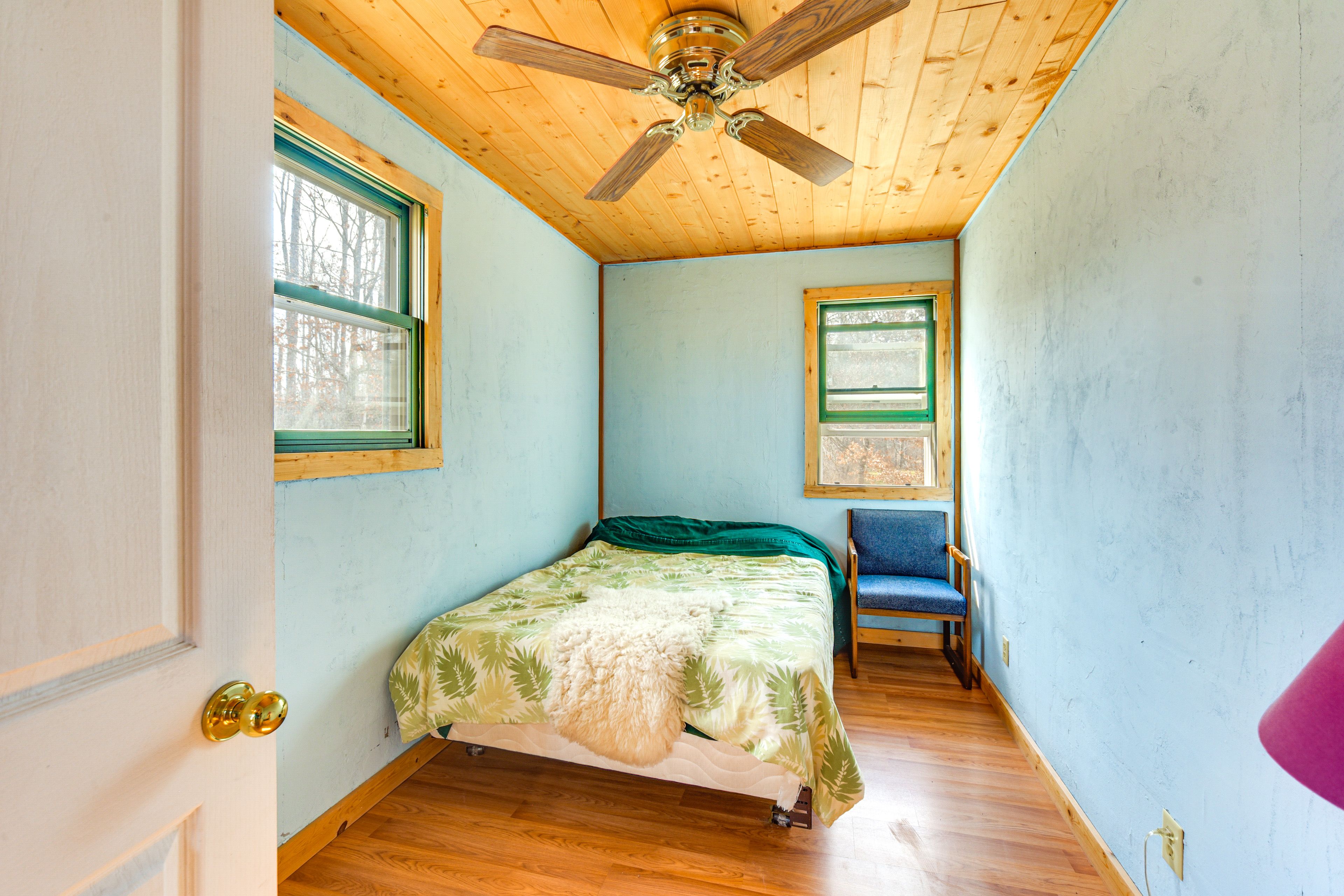 Bedroom 2 | Queen Bed | Main Floor