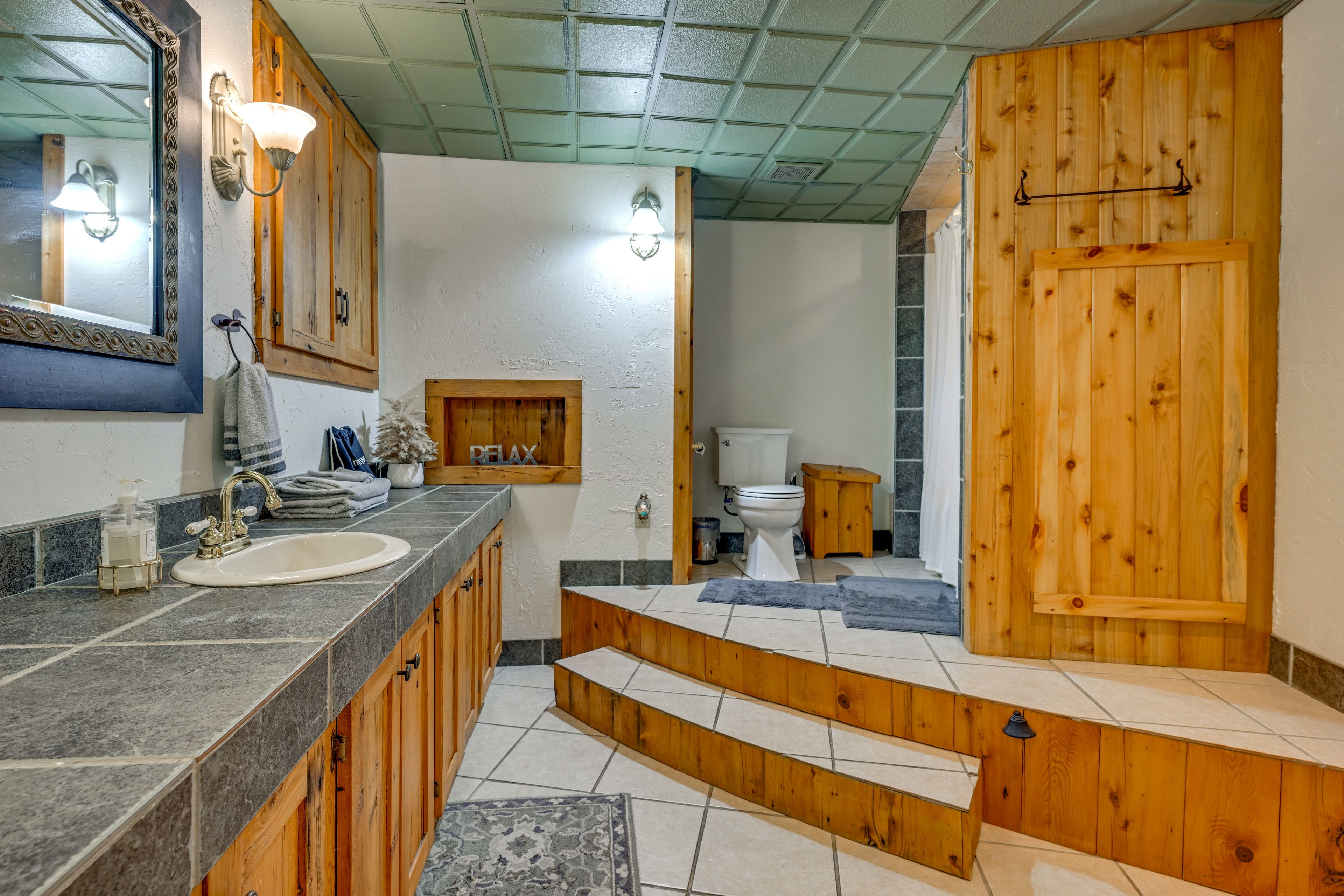 Full Bathroom | Shower/Tub Combo | Basement Level