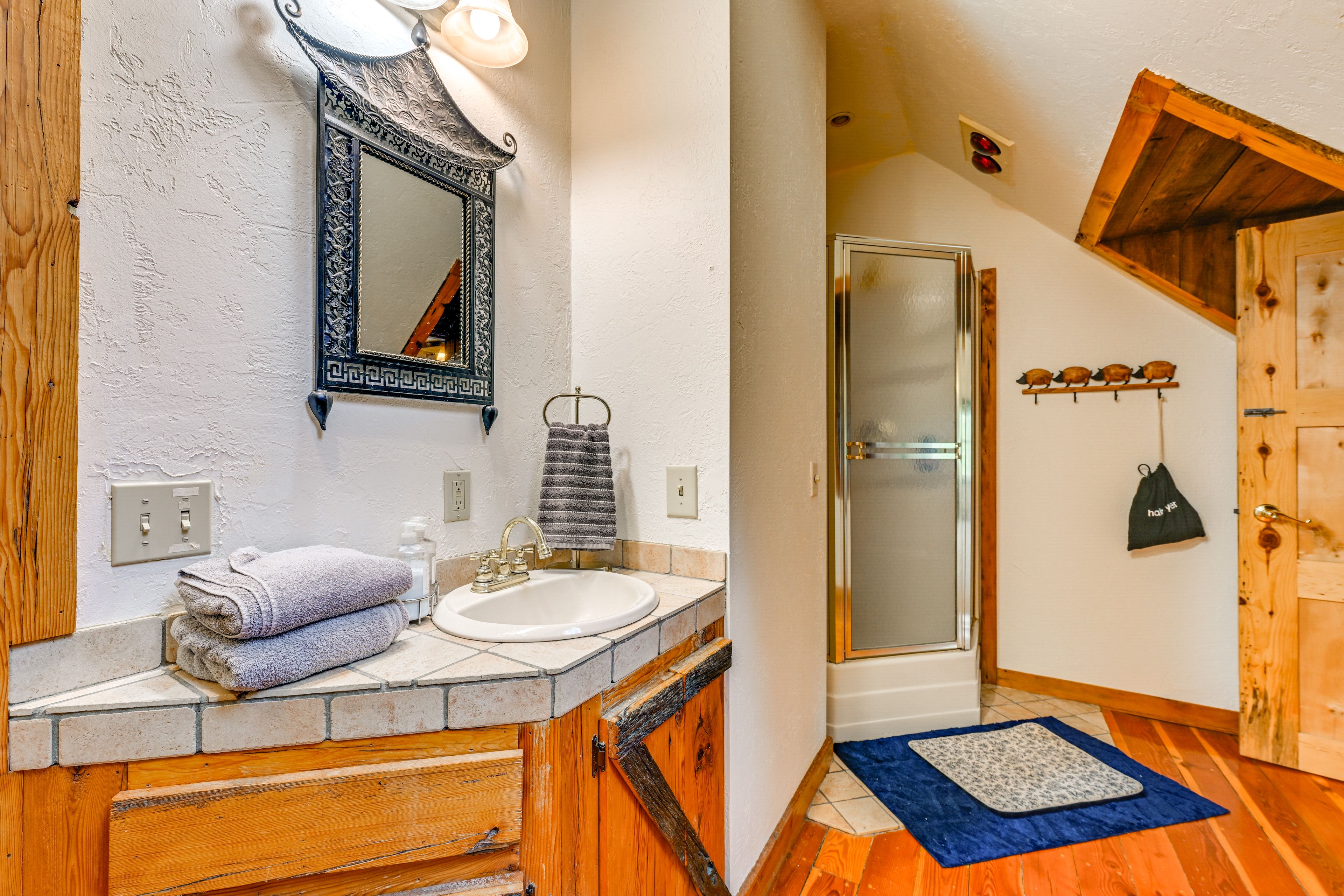 Full Bathroom | Upper Level