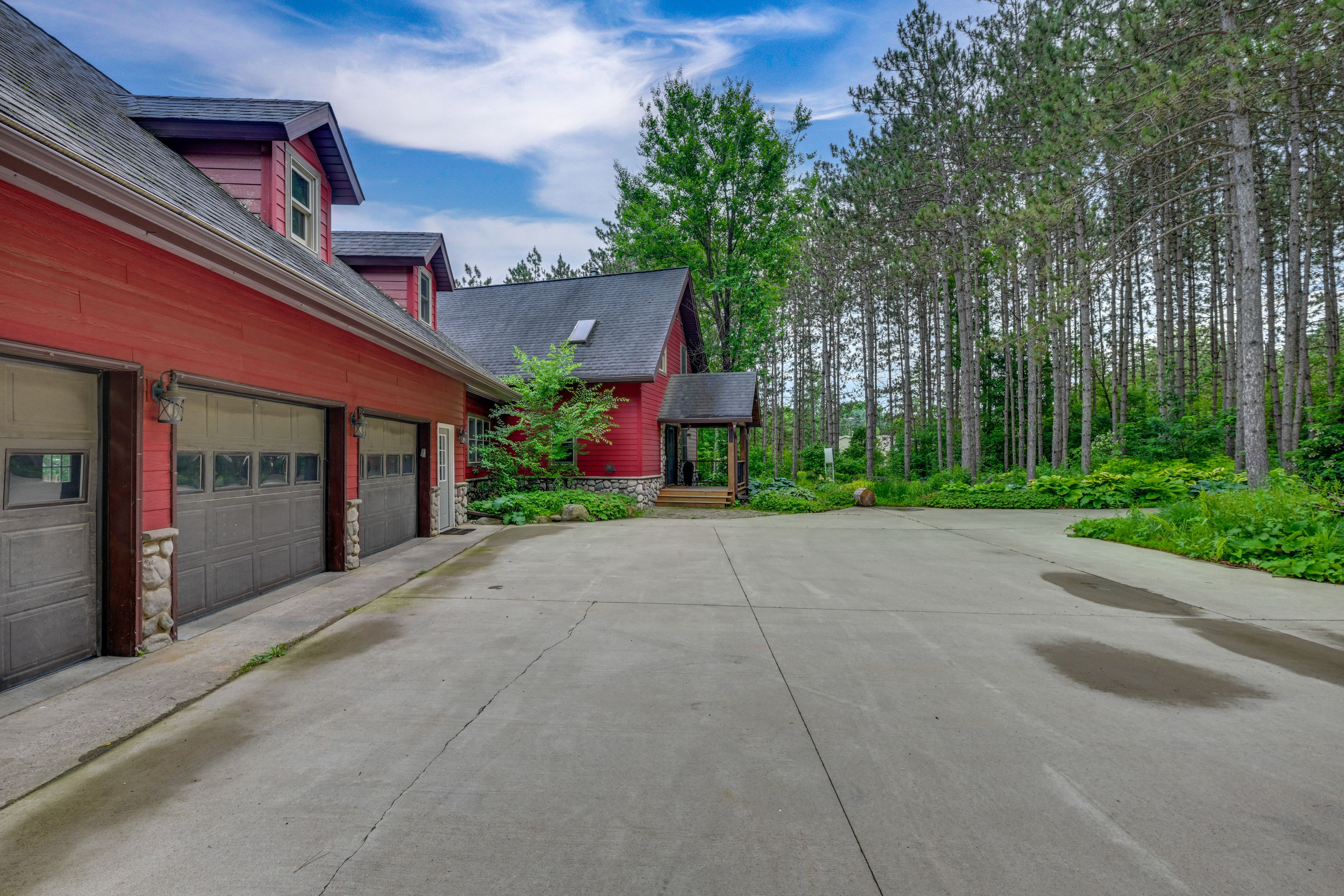 Parking | Garage (2 Vehicles) | Driveway (3 Vehicles)
