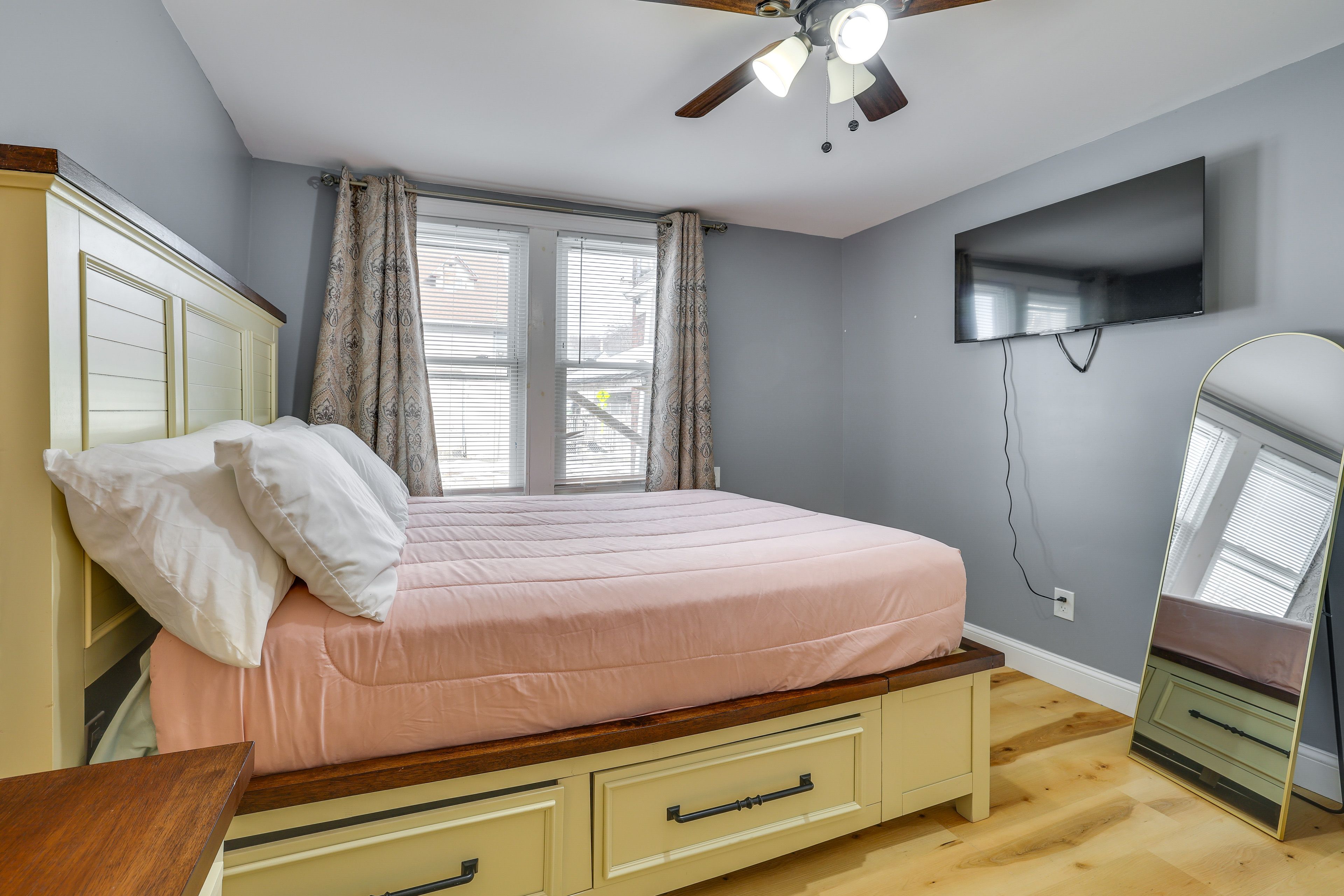 Bedroom 1 | Queen Bed | Linens Provided