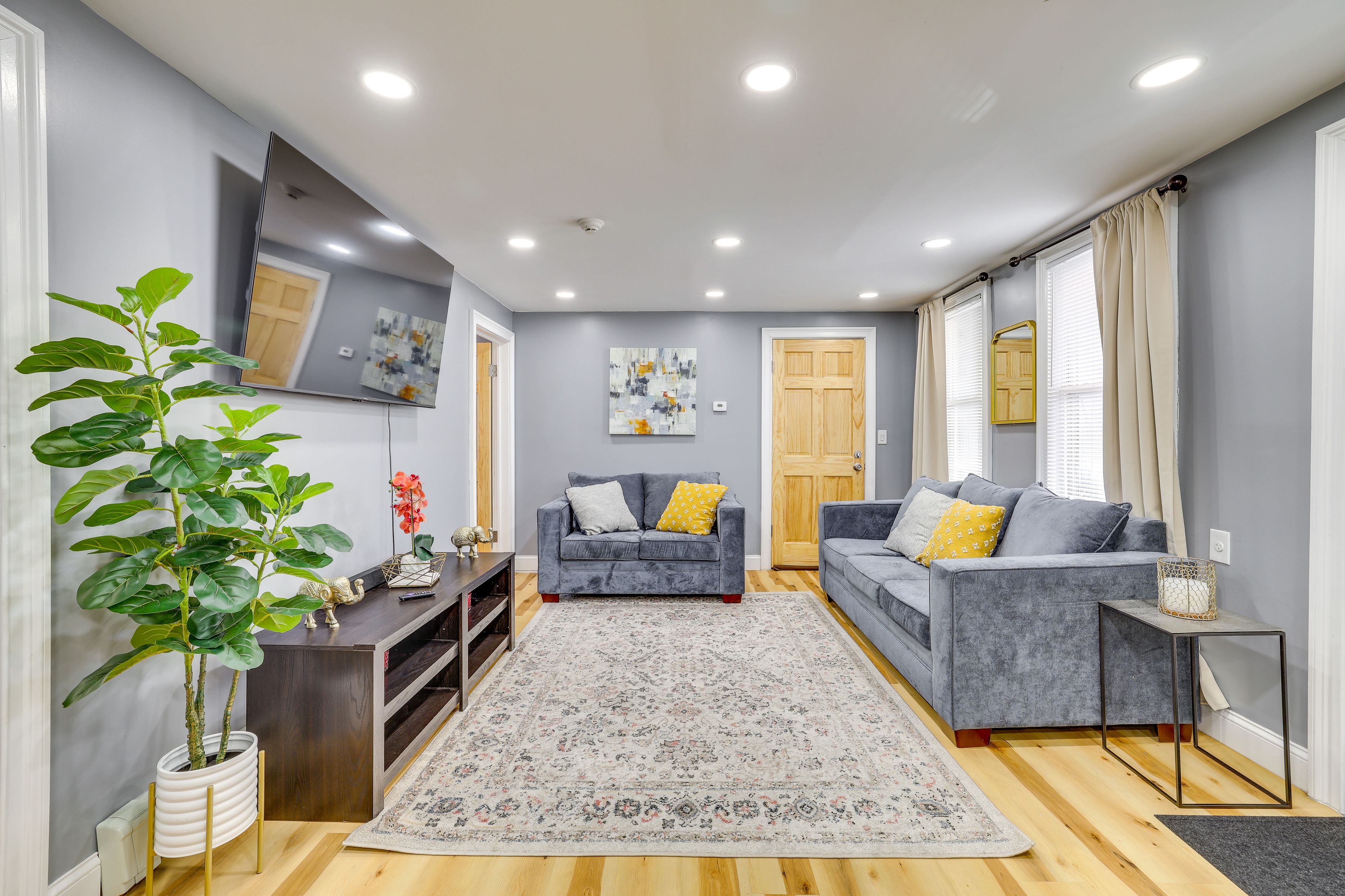 Waterbury Vacation Rental | 2BR | 1BA | 900 Sq Ft | 2 Steps to Access