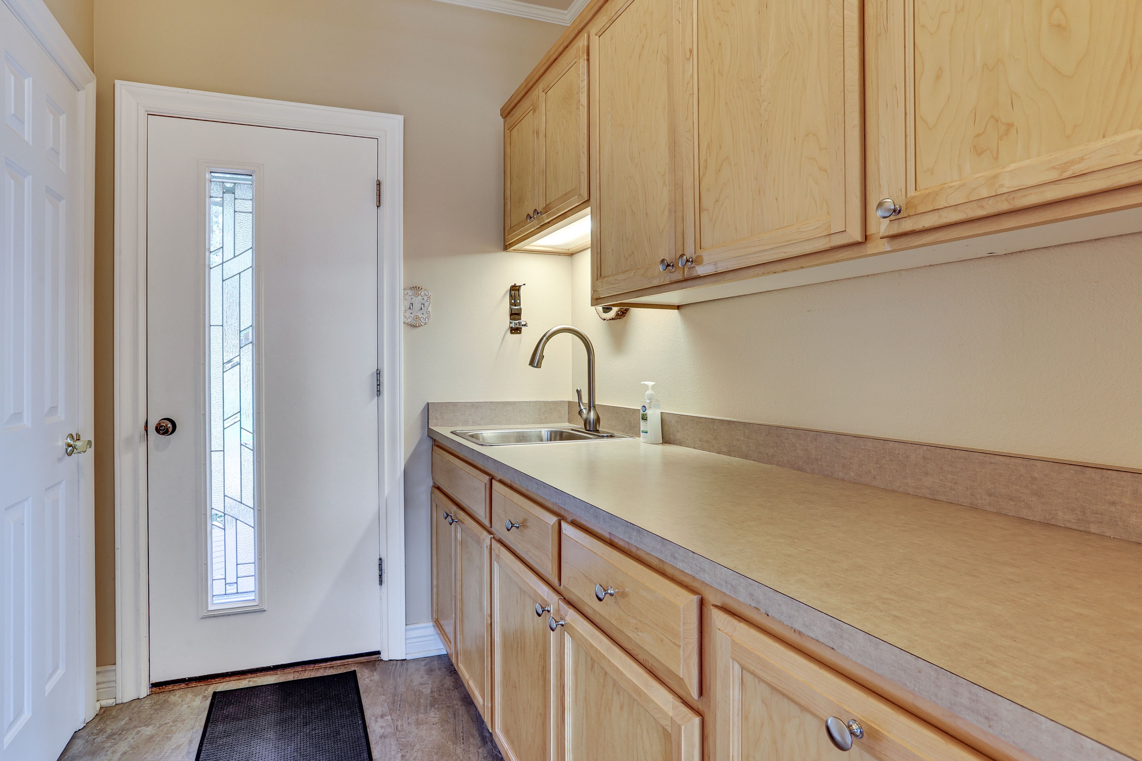 Wet Bar | Main Level