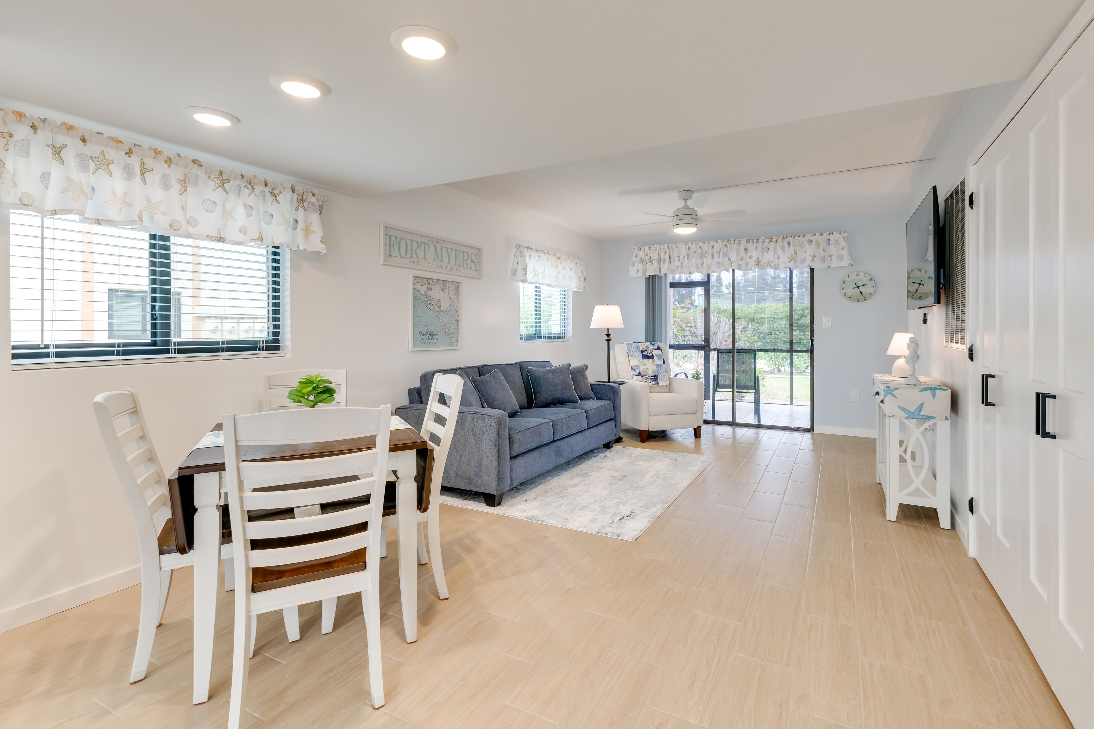 Dining Area | Dining Table