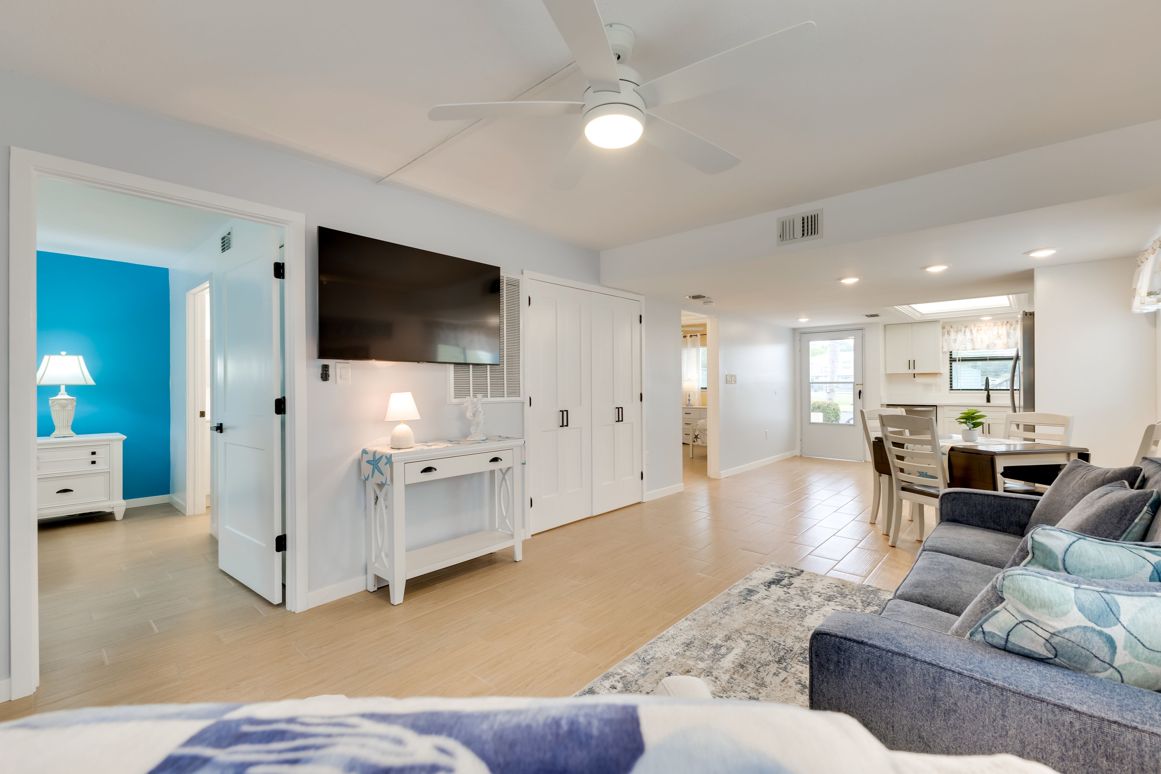 Living Room | Free WiFi | Washer & Dryer