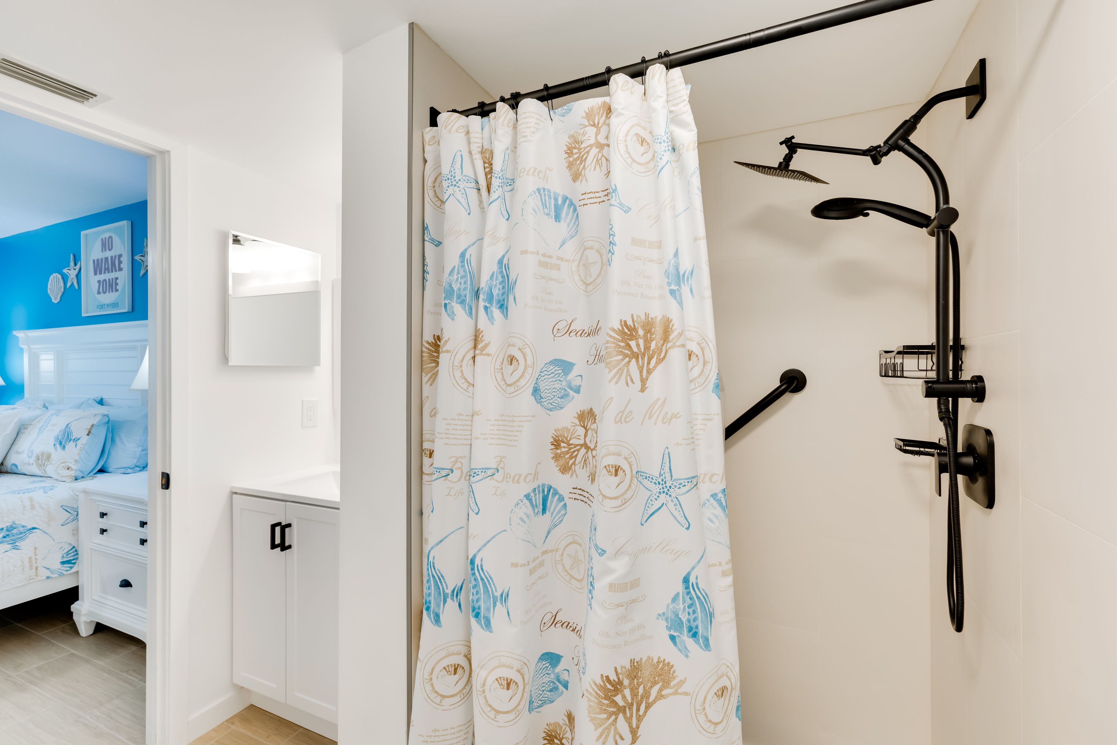 Full Bathroom | Towels Provided