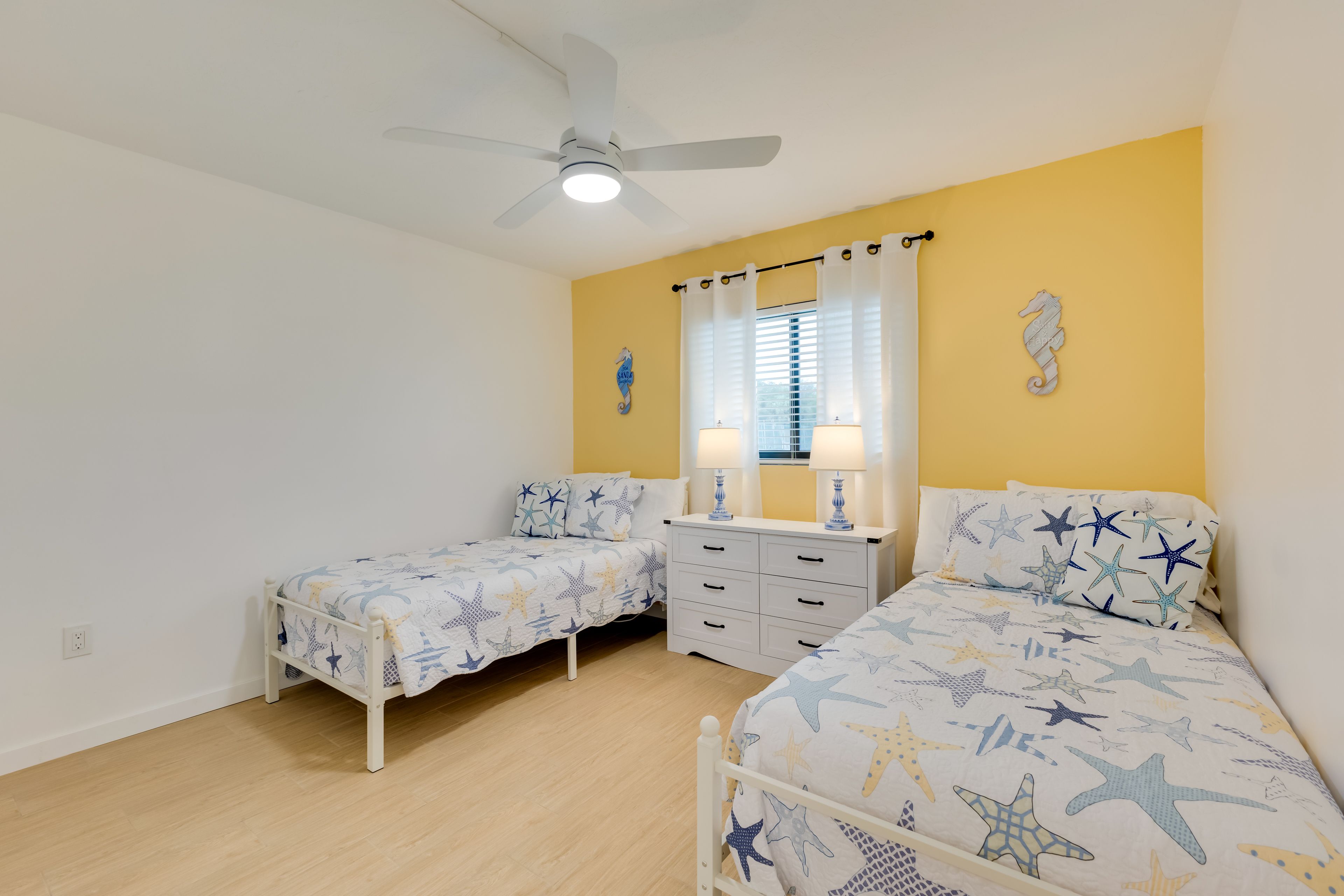 Bedroom 2 | 2 Twin Beds