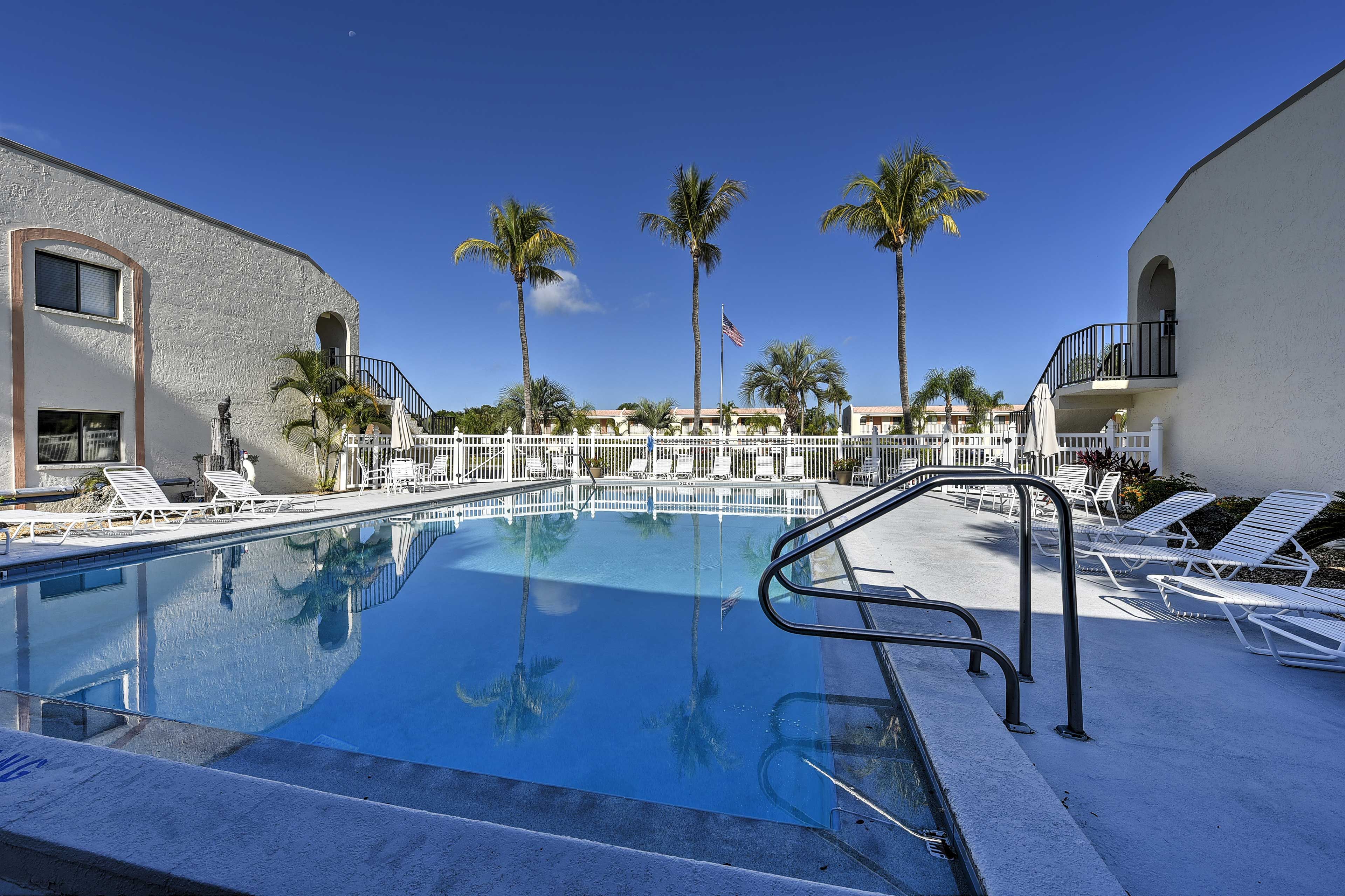 Fort Myers Vacation Rental | 2BR | 2BA | 1 Step to Enter | 1,000 Sq Ft