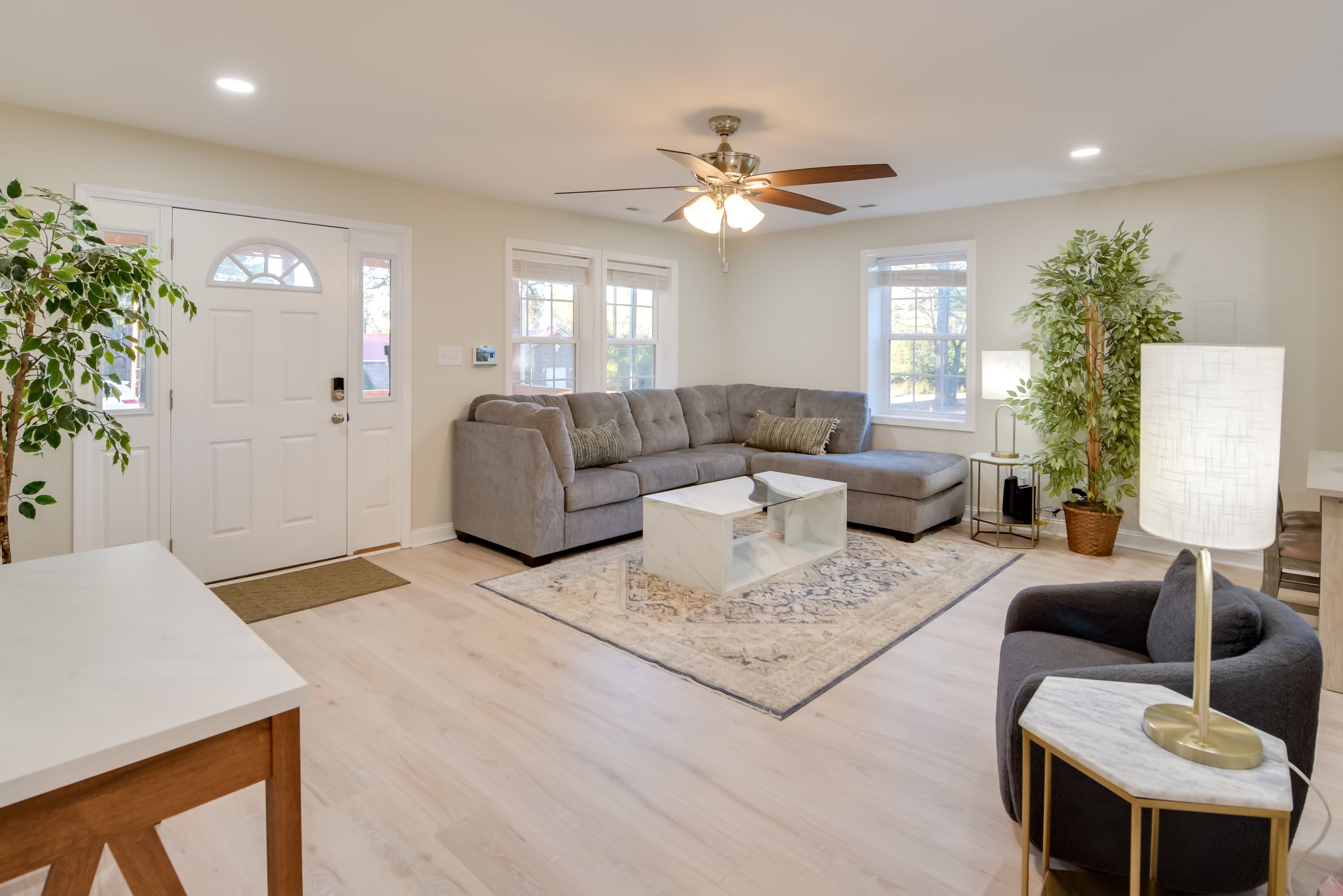 Living Room | Free WiFi | Central A/C & Heating | Smart TV