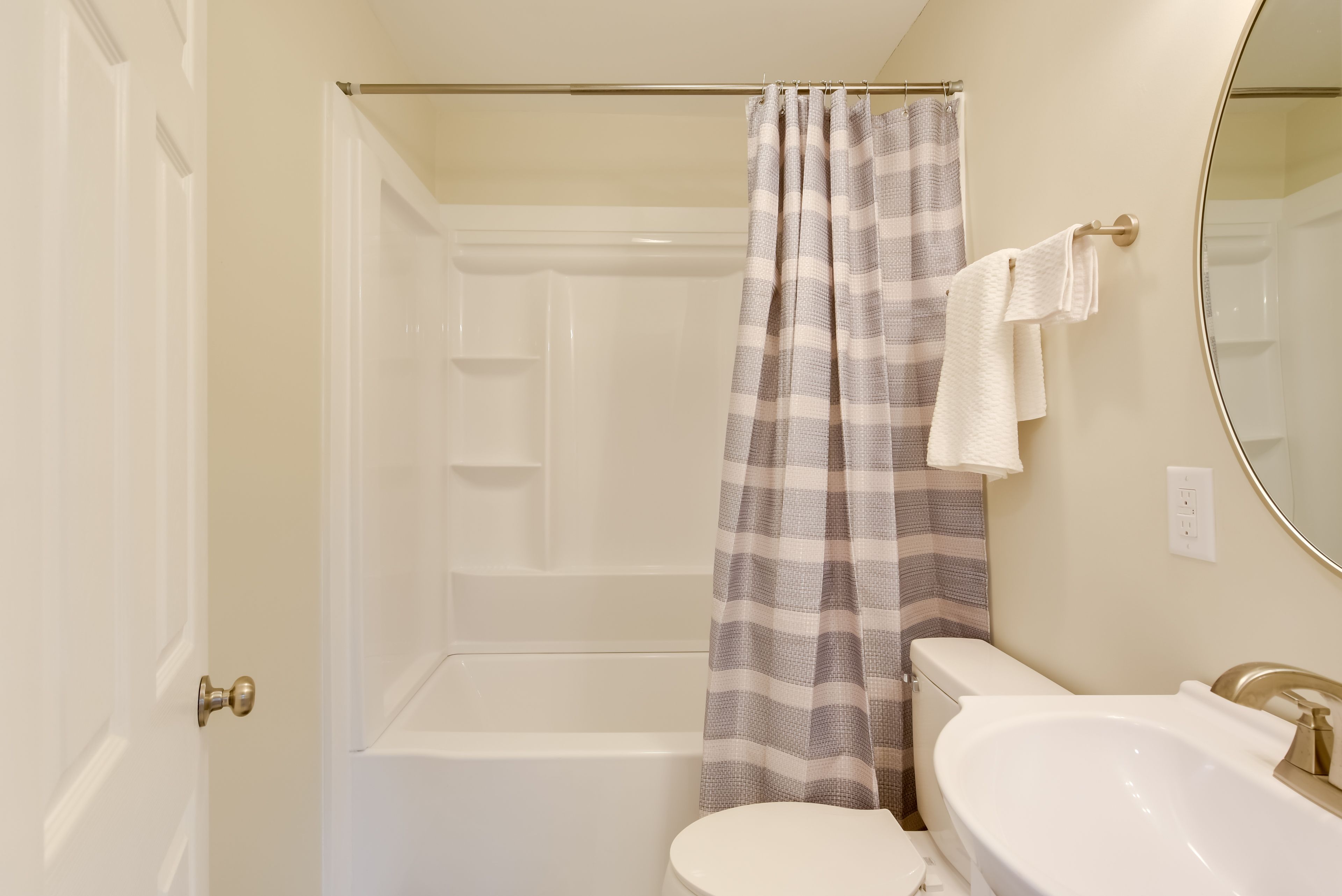 Full Bathroom | Complimentary Toiletries