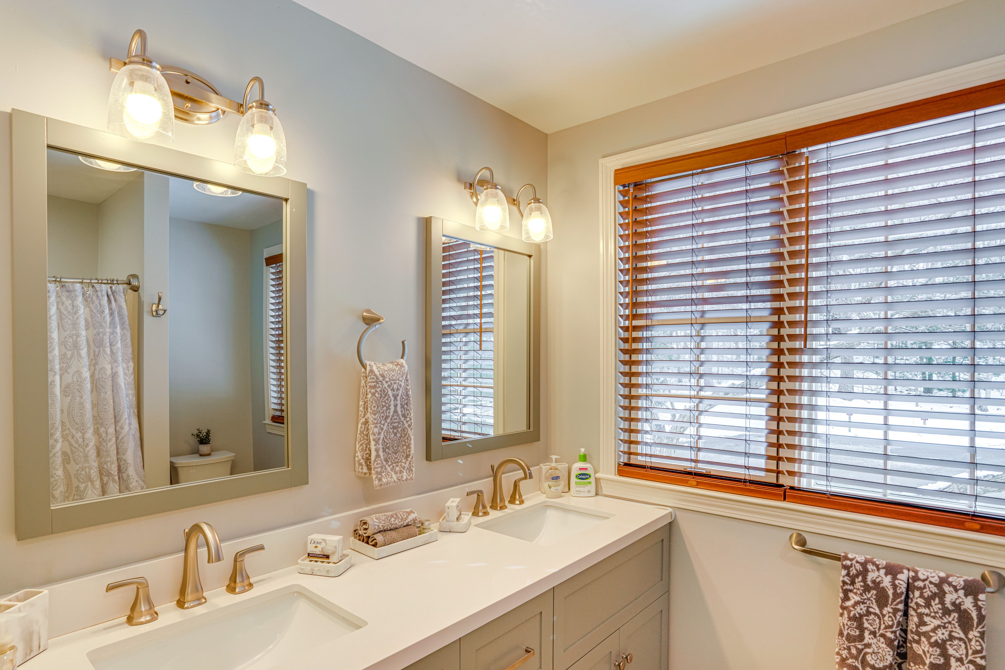 Full Bathroom | 2nd Floor