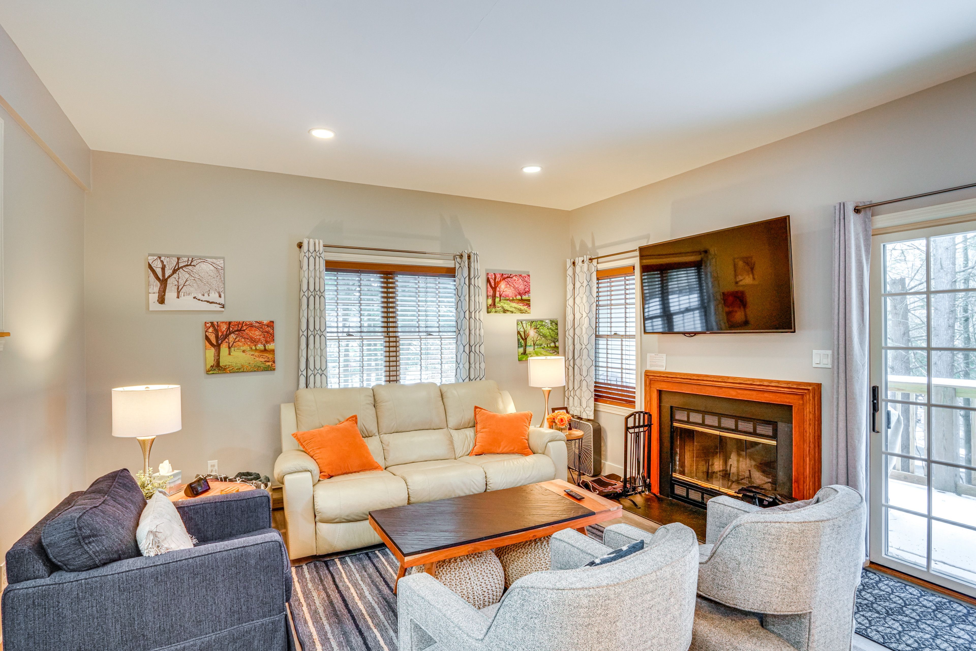 Main Living Room | 1st Floor (2 Steps Required) | Smart TV