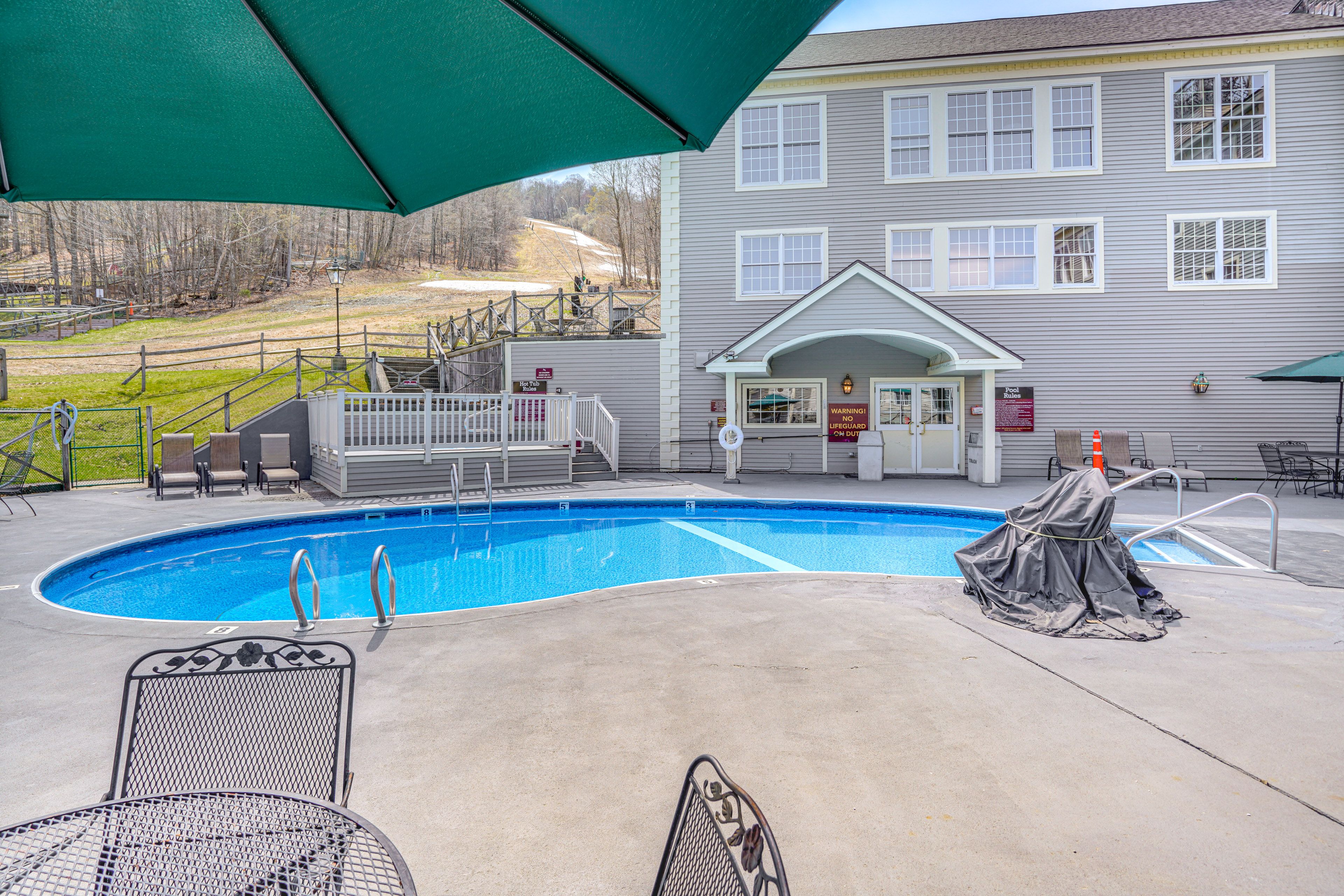 Community Pool & Hot Tub