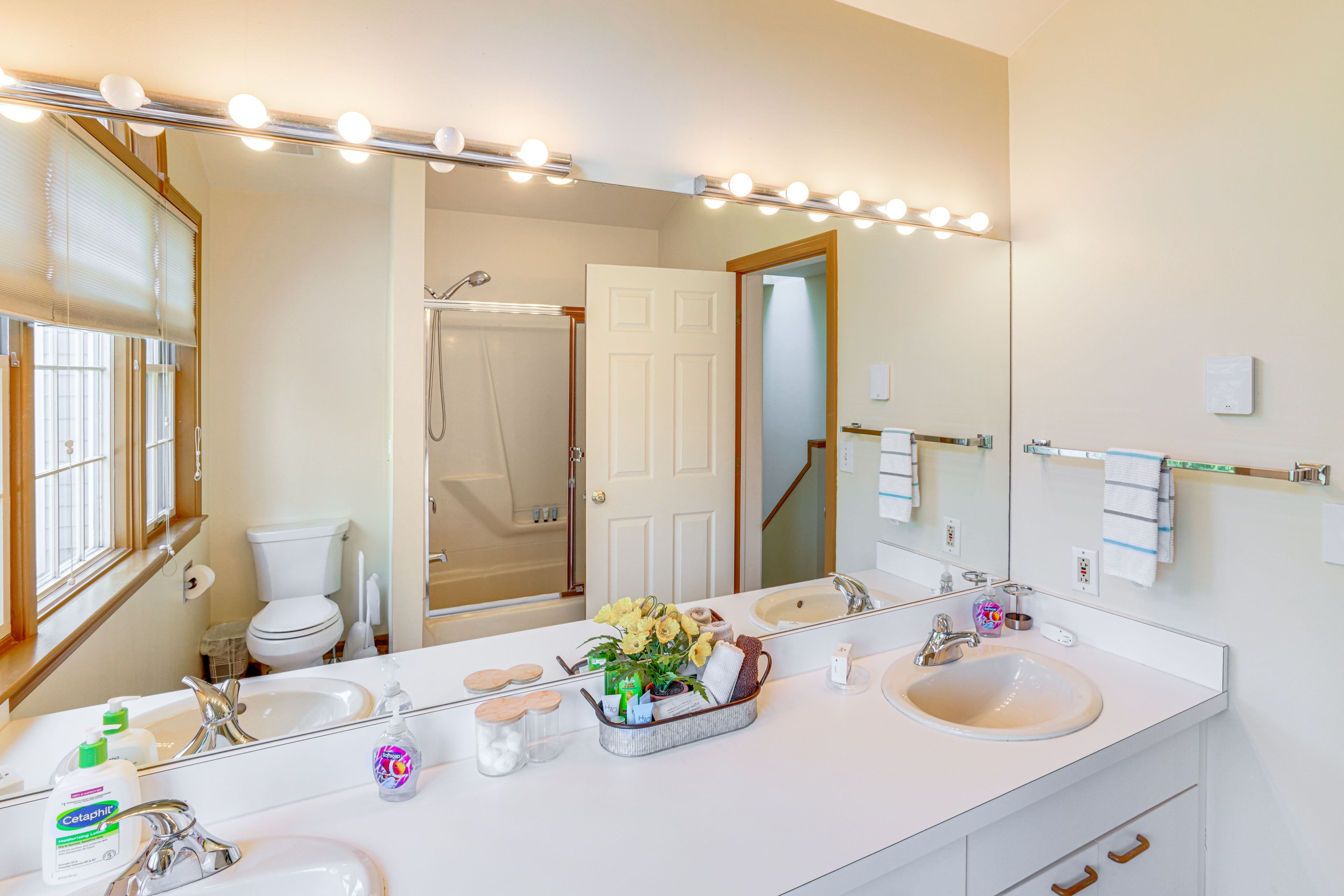 Full Bathroom | 2nd Floor