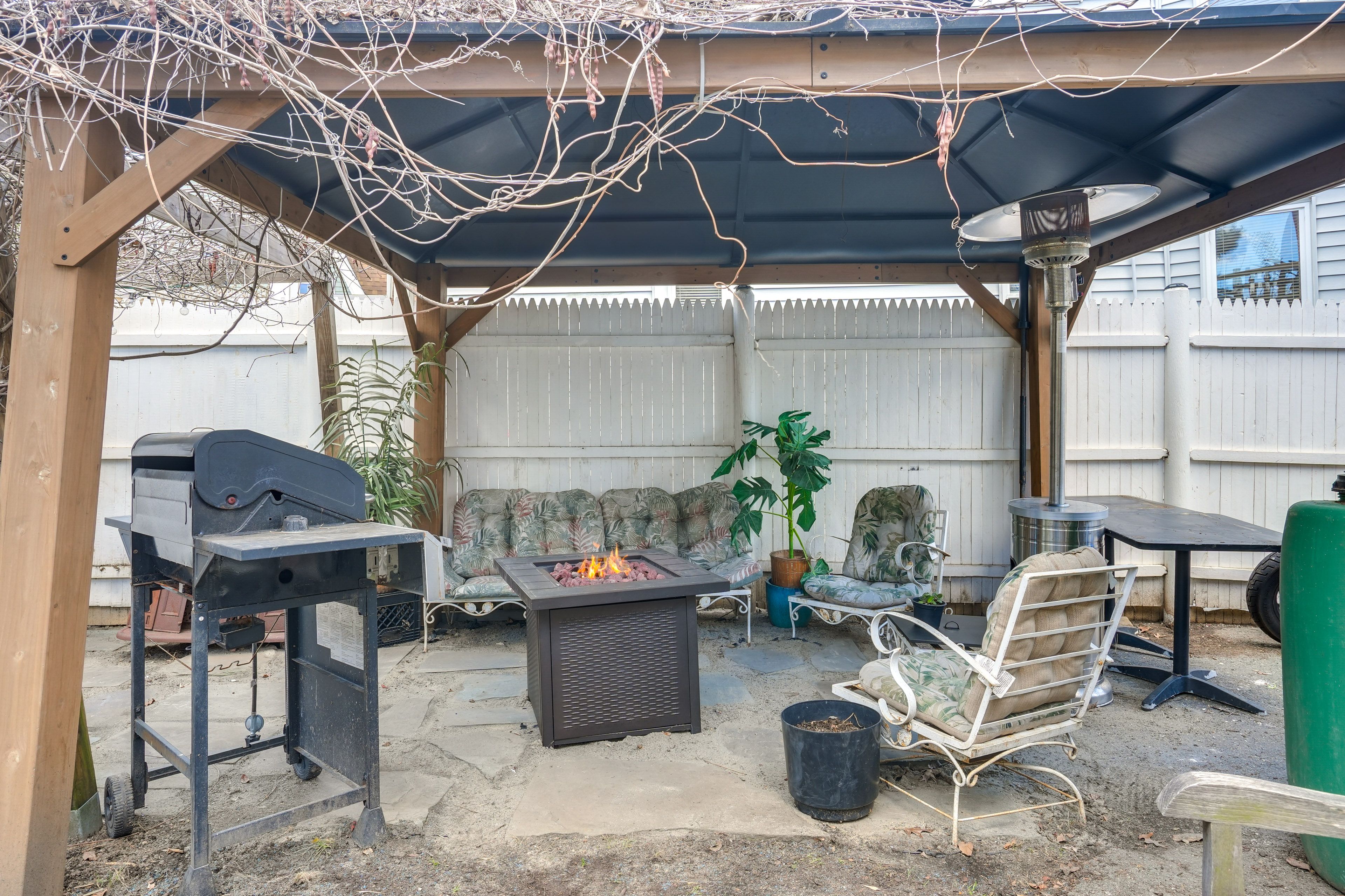 Gazebo | Fire Pit | Gas Grill | Seating