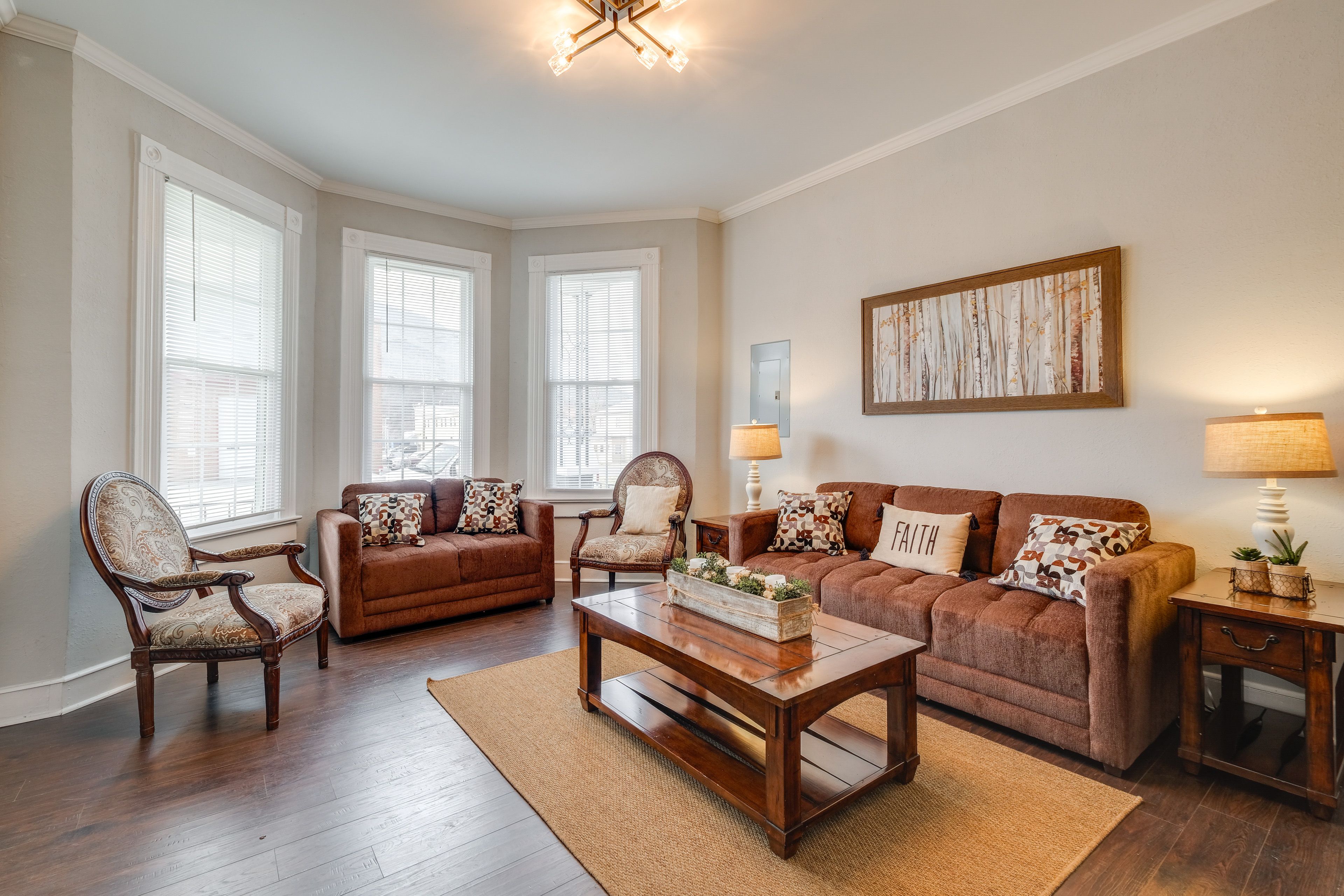Living Room | Central Heating & A/C | Free WiFi | 1st Floor