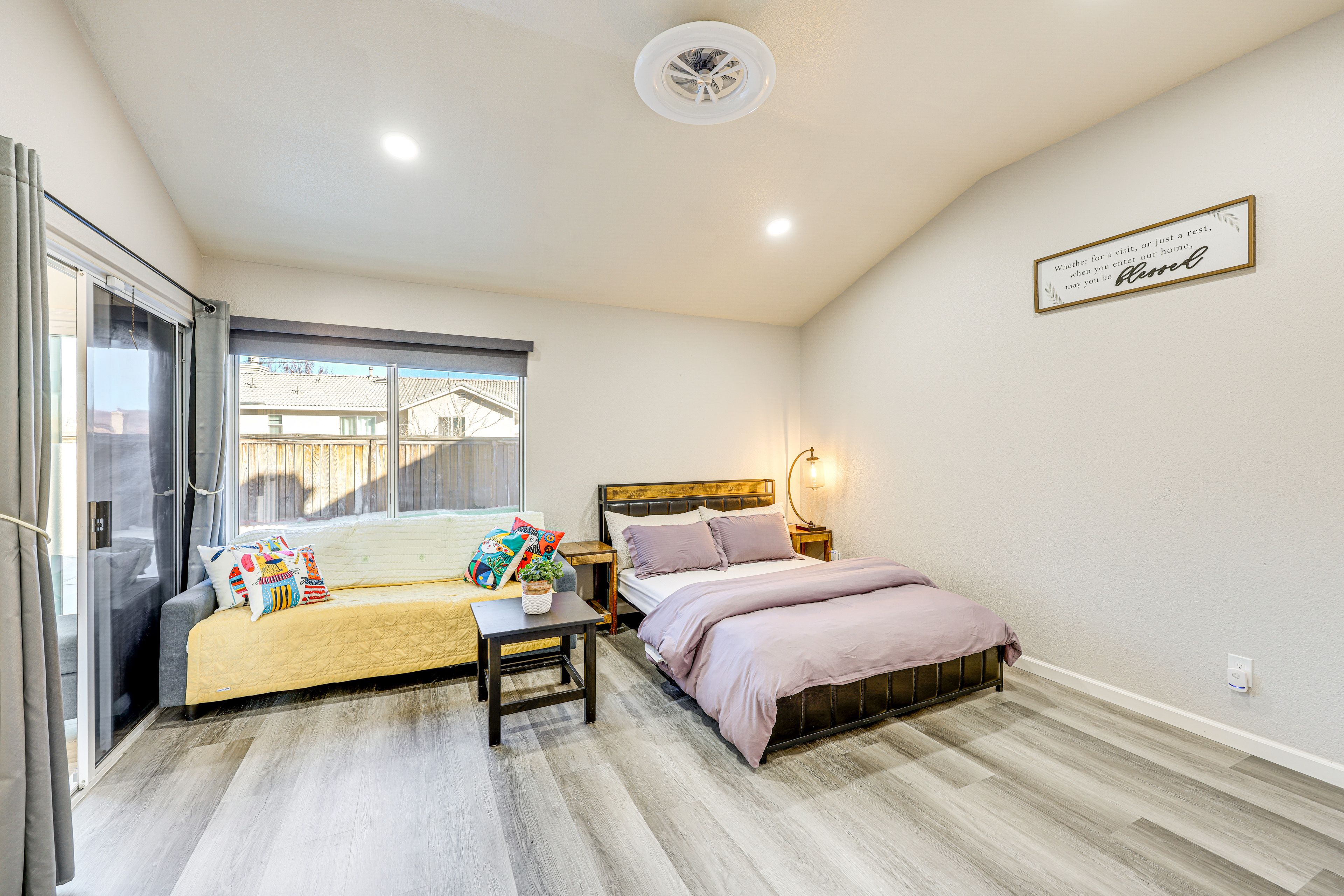Studio | King Bed