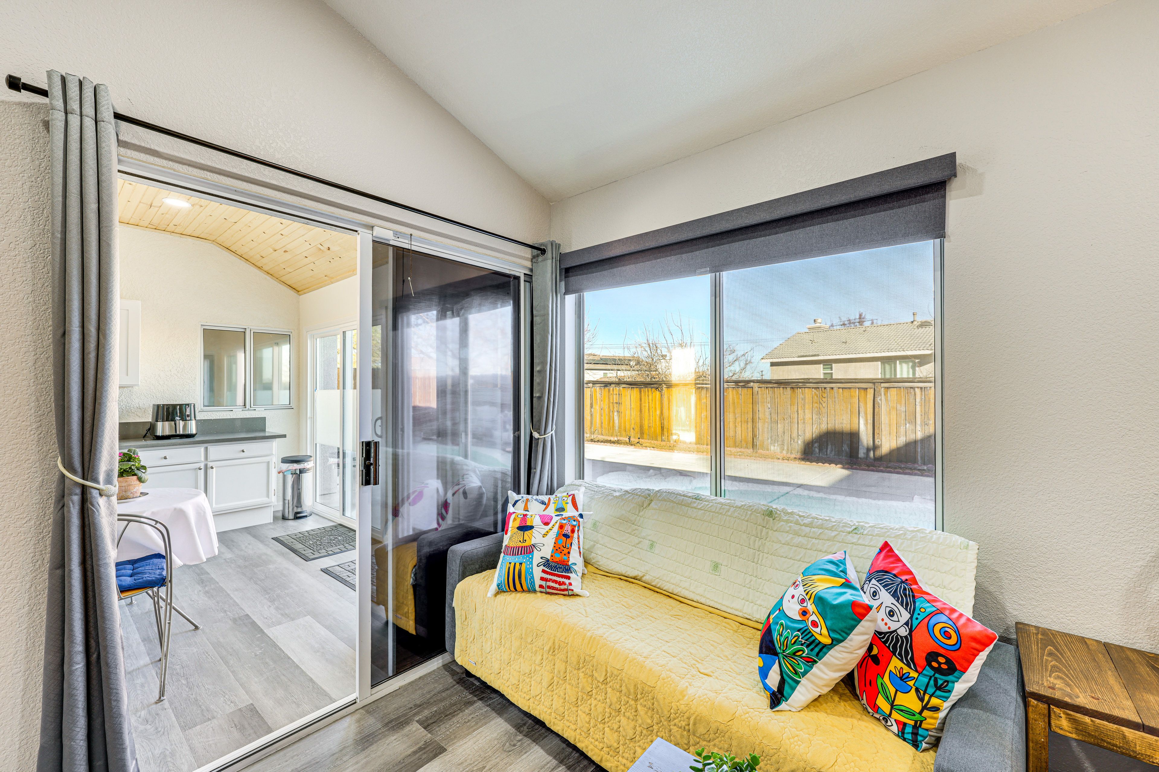 Studio Interior | Free WiFi | Smart TV | Central A/C