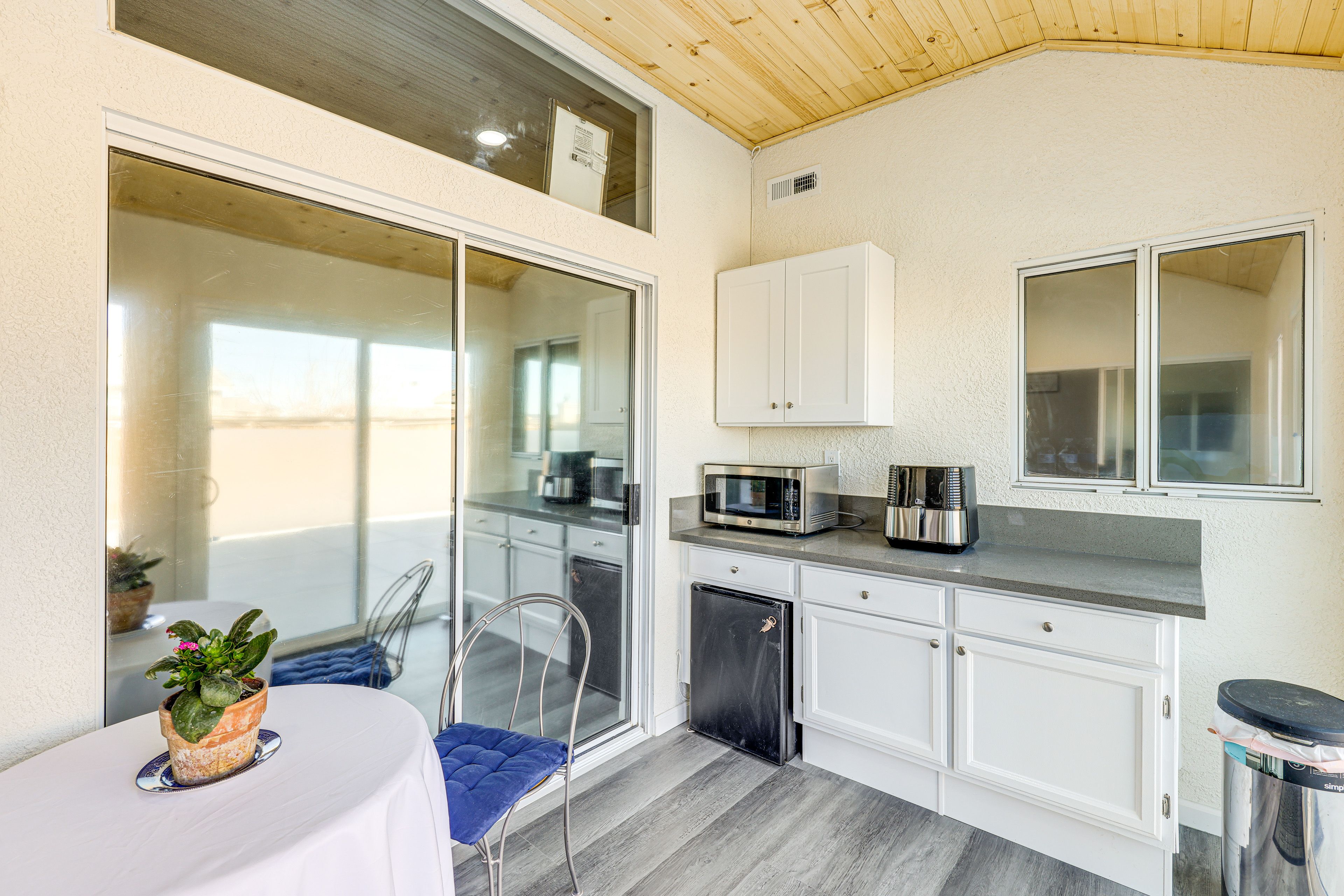 Kitchenette | Pod Coffee Maker | Air Fryer | Microwave | Dining Table