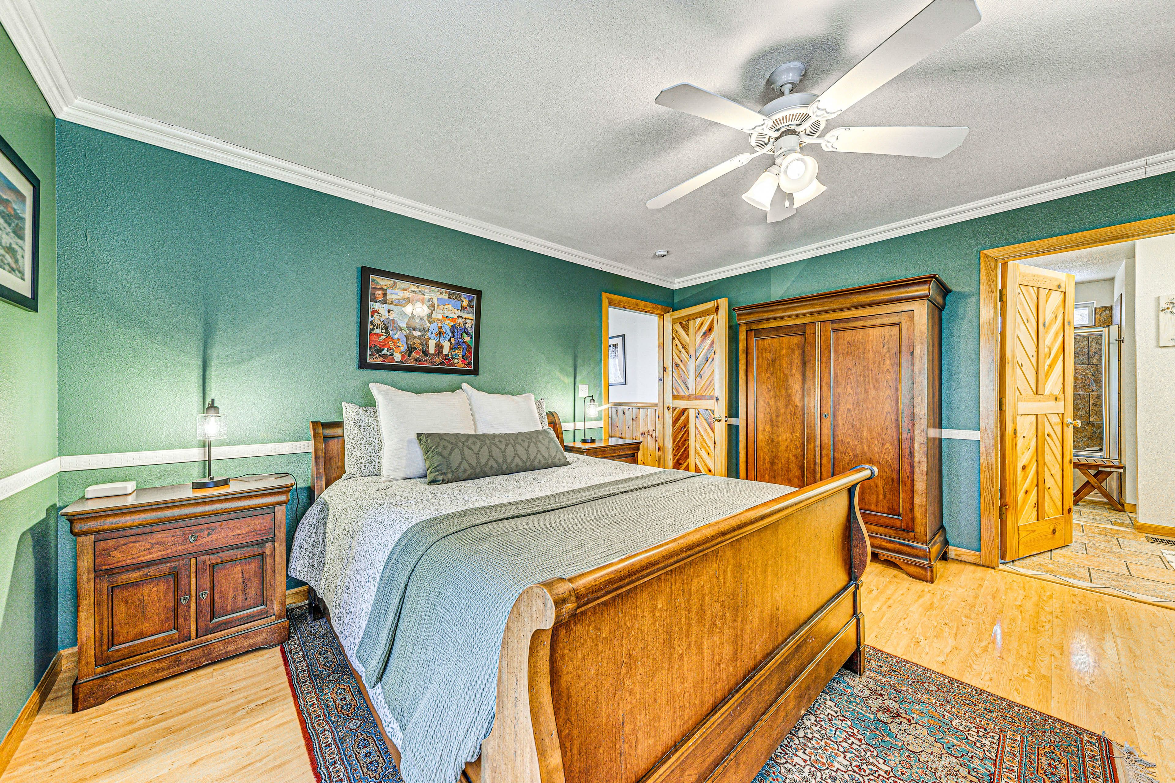 Bedroom 1 | Queen Bed | Main Level