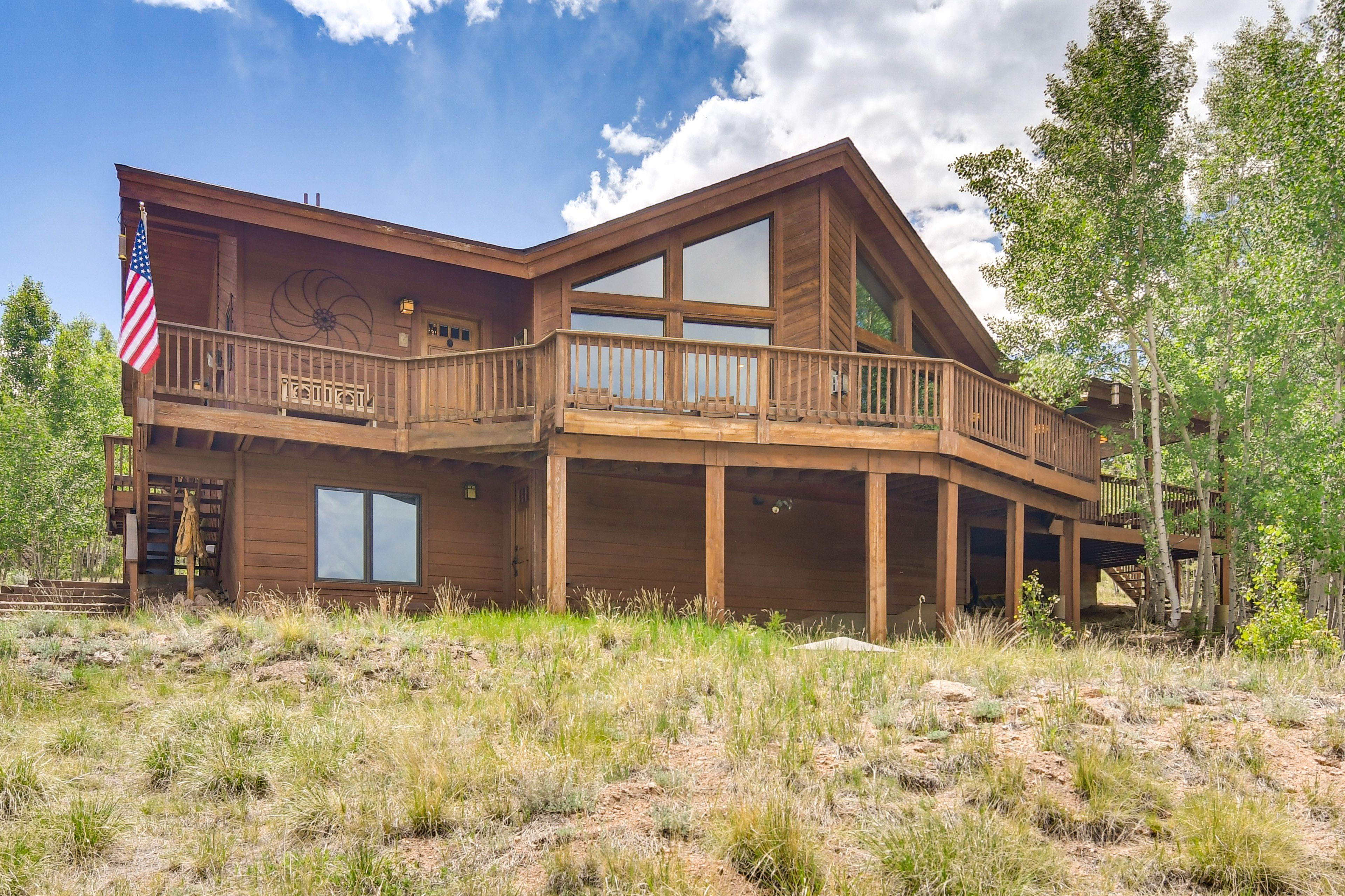 Exterior | 5 Private Acres