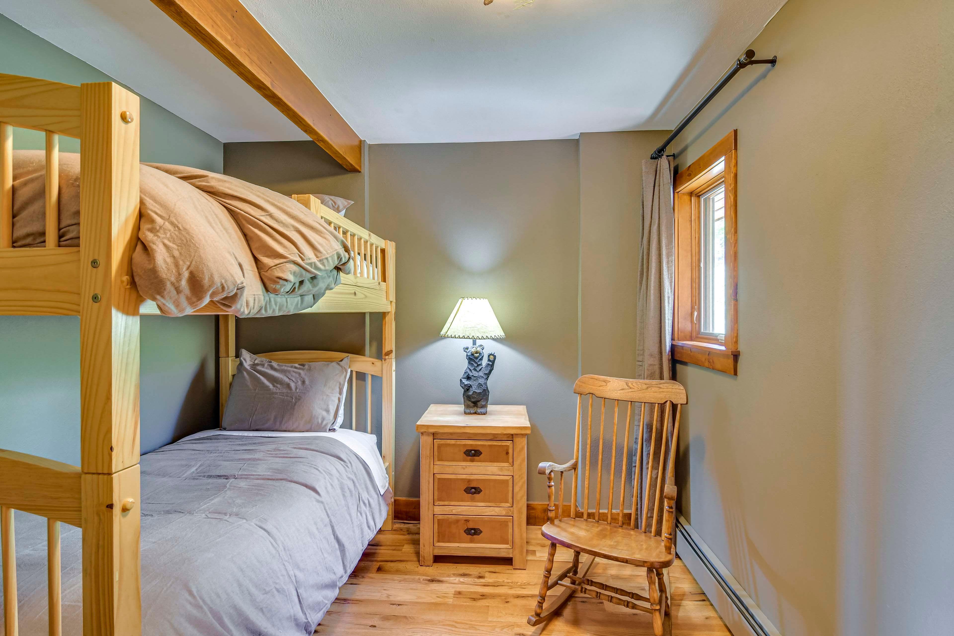 Sleeping Nook | Twin Bunk Bed