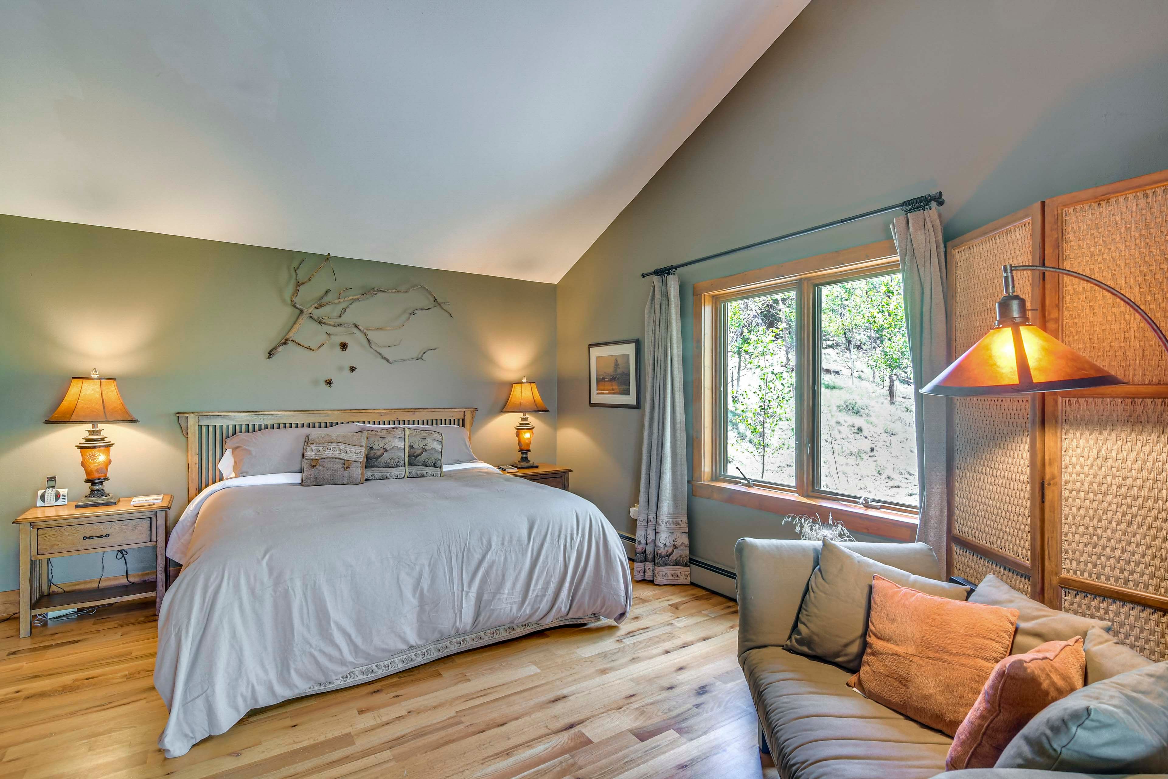 Bedroom 1 | King Bed