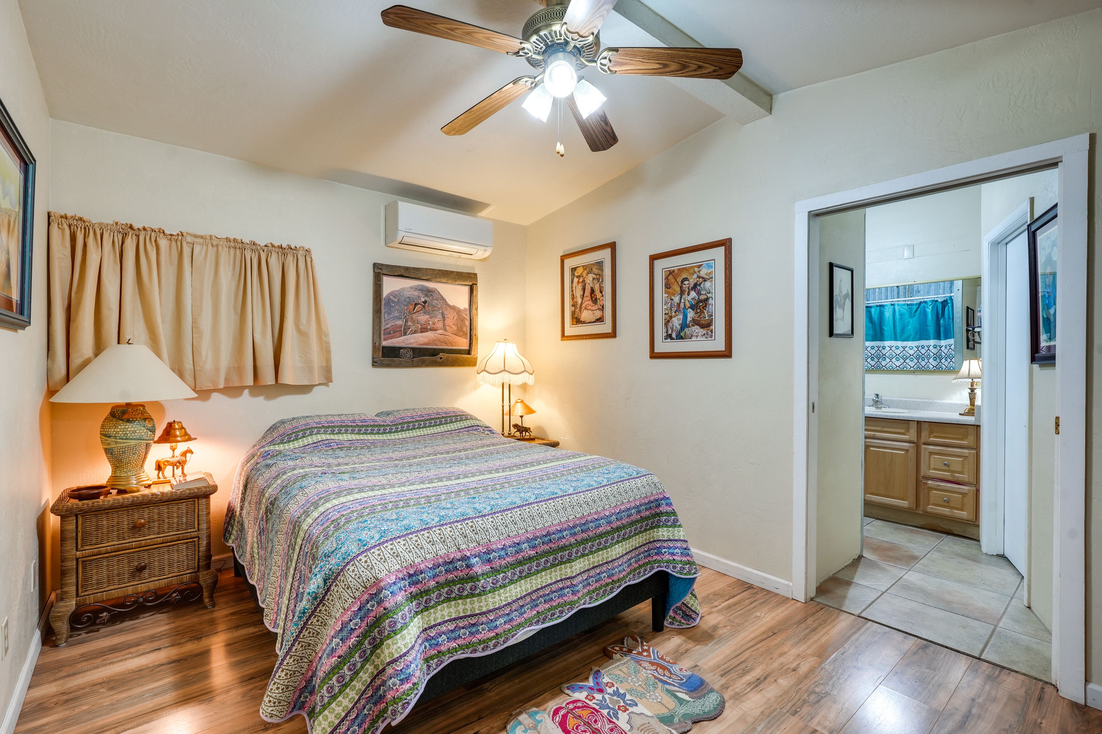 Bedroom | King Bed | Linens Provided