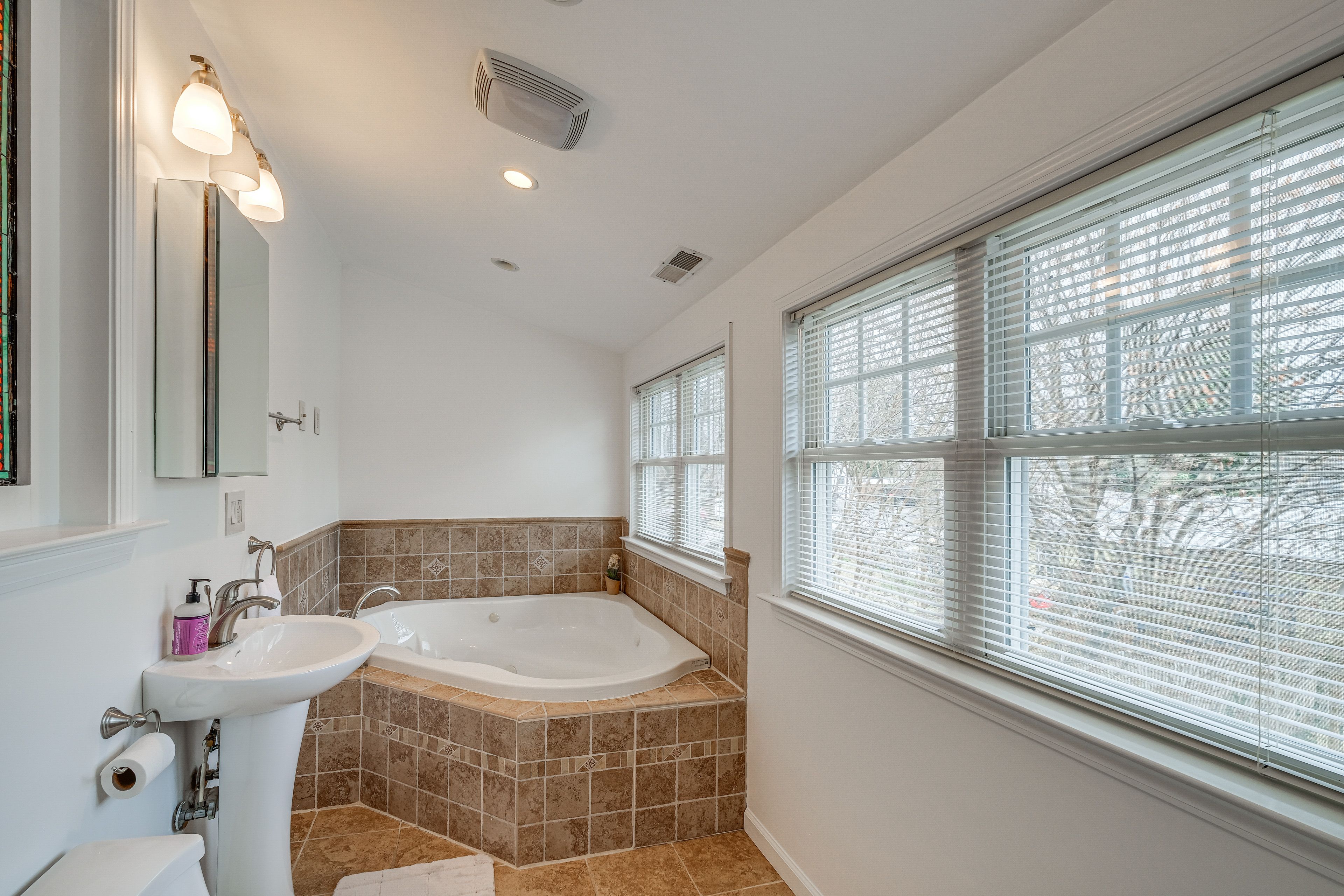 En-Suite Bathroom | Towels Provided