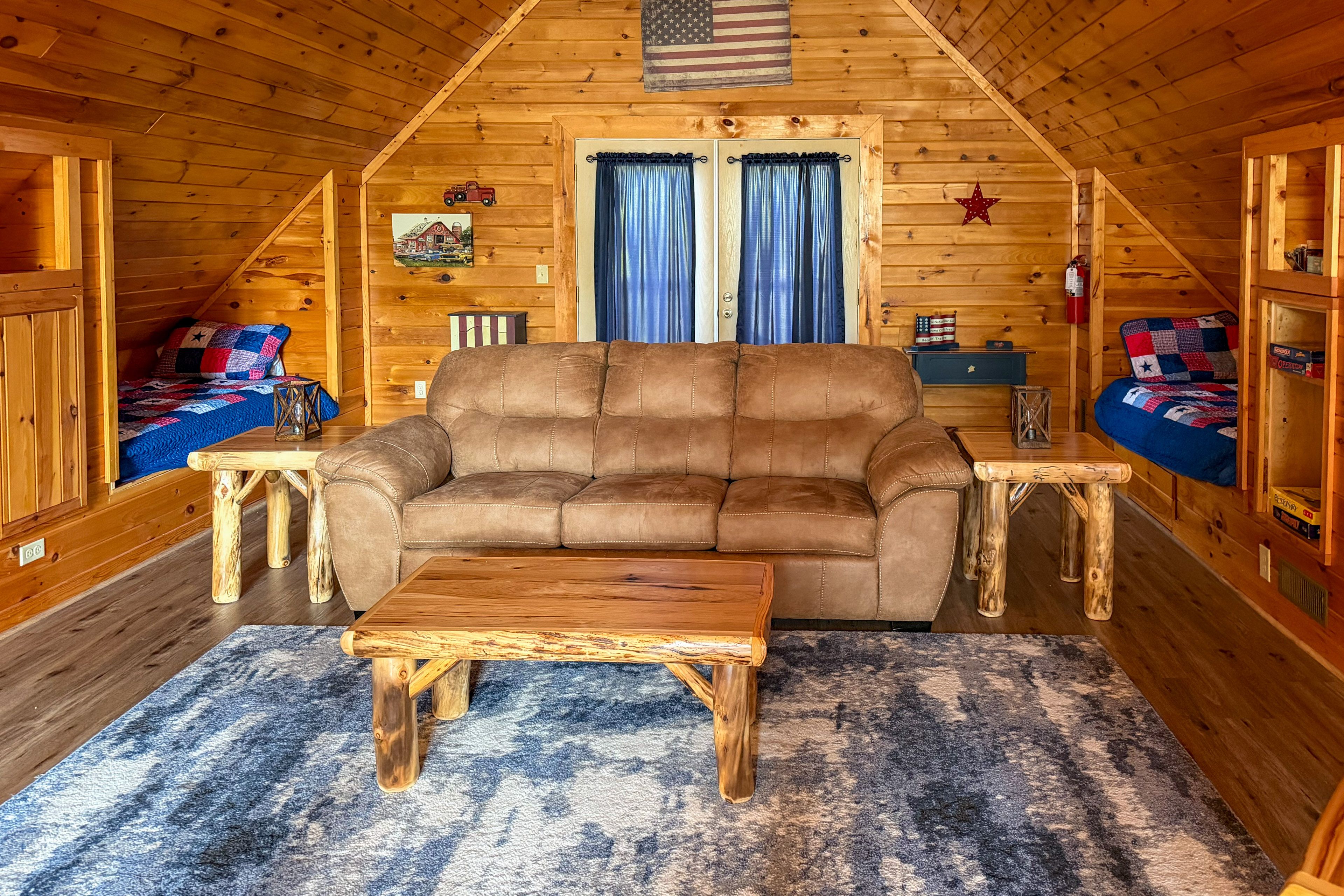 Loft | Smart TV | 3 Twin Beds | Queen Sleeper Sofa | 2nd Floor