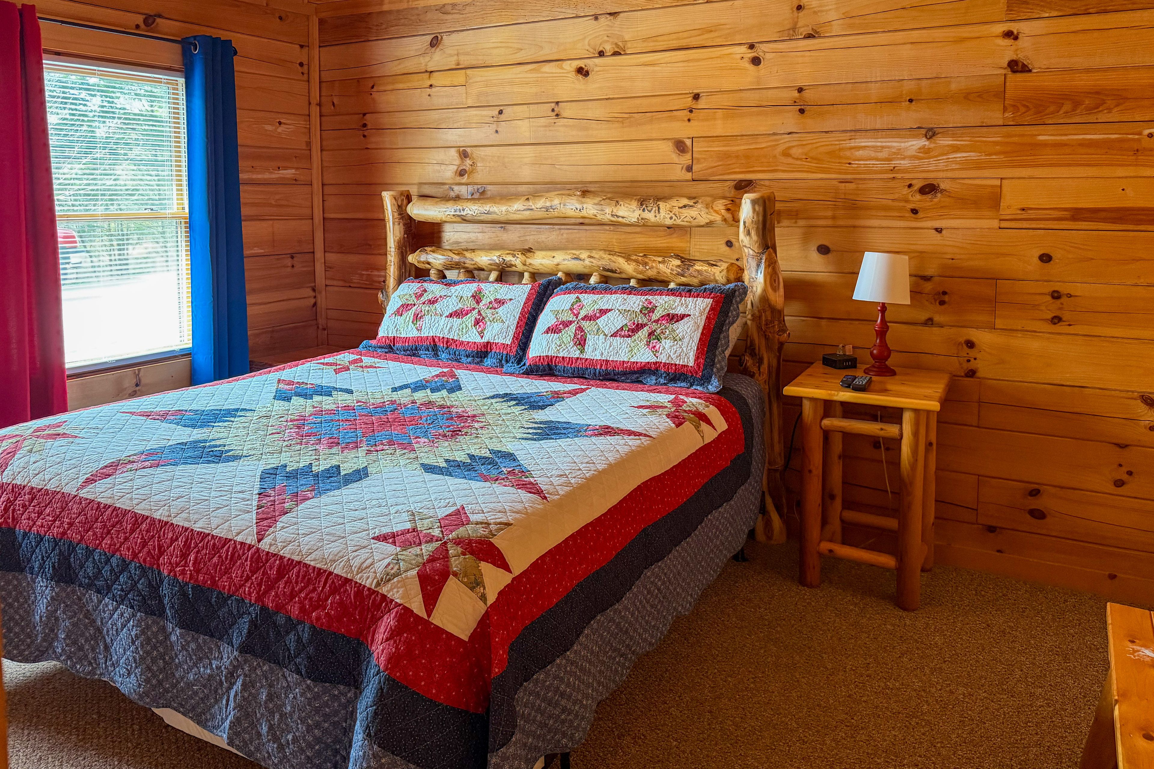 Bedroom 1 | King Bed | Smart TV | 1st Floor