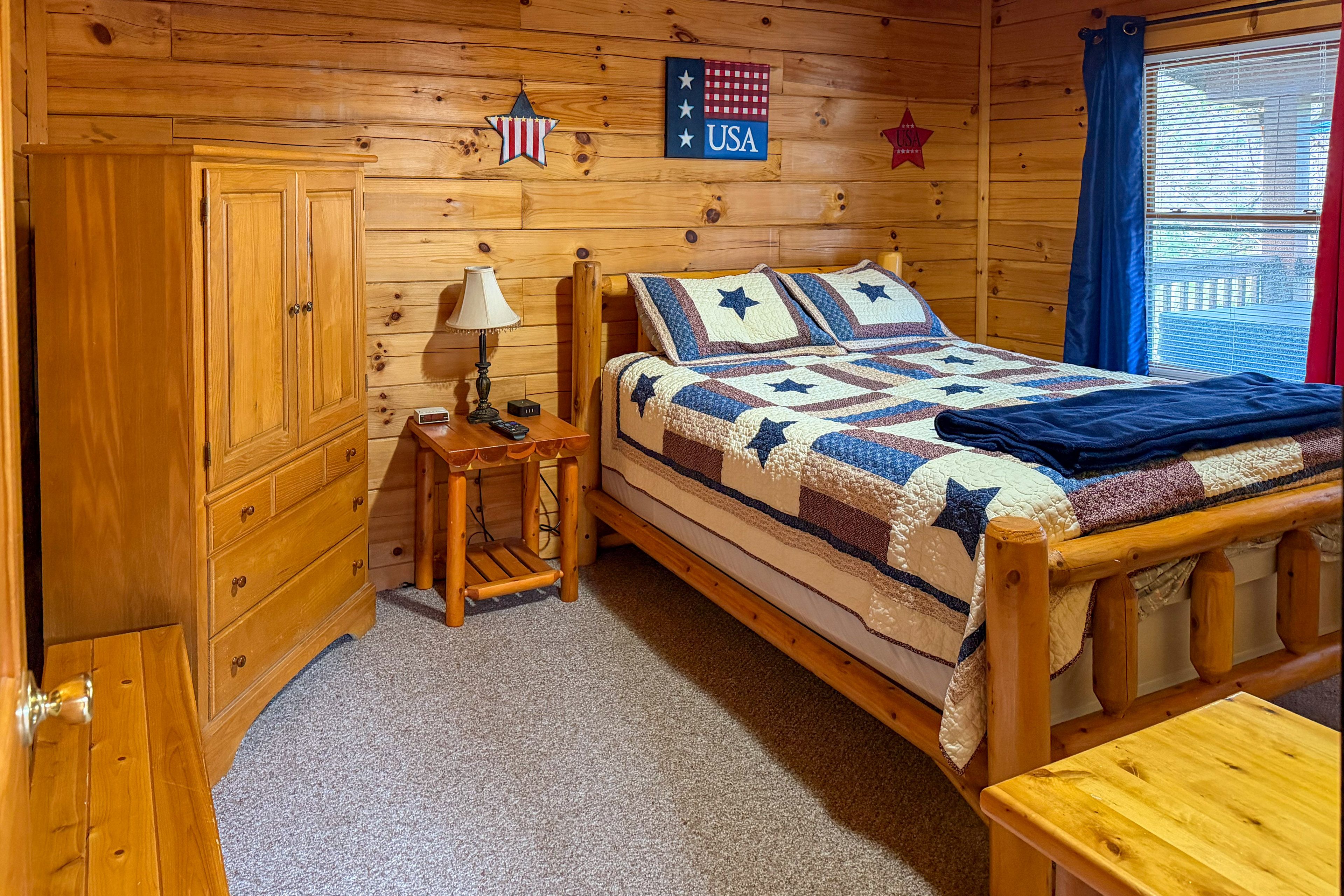 Bedroom 2 | Queen Bed | Smart TV | 1st Floor