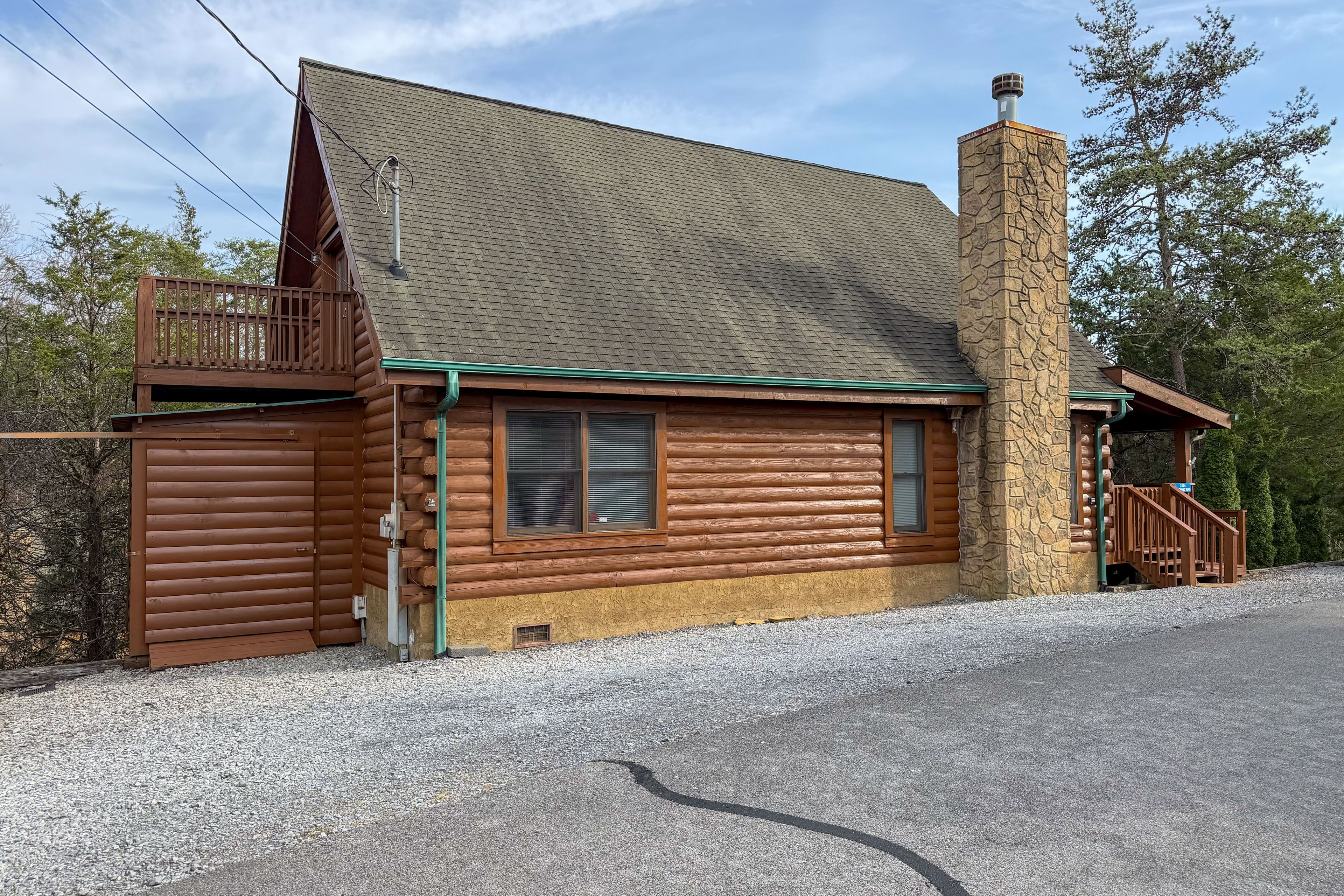 Parking | Gravel Driveway (4 Vehicles) | Trailer/Boat Parking Allowed at Resort