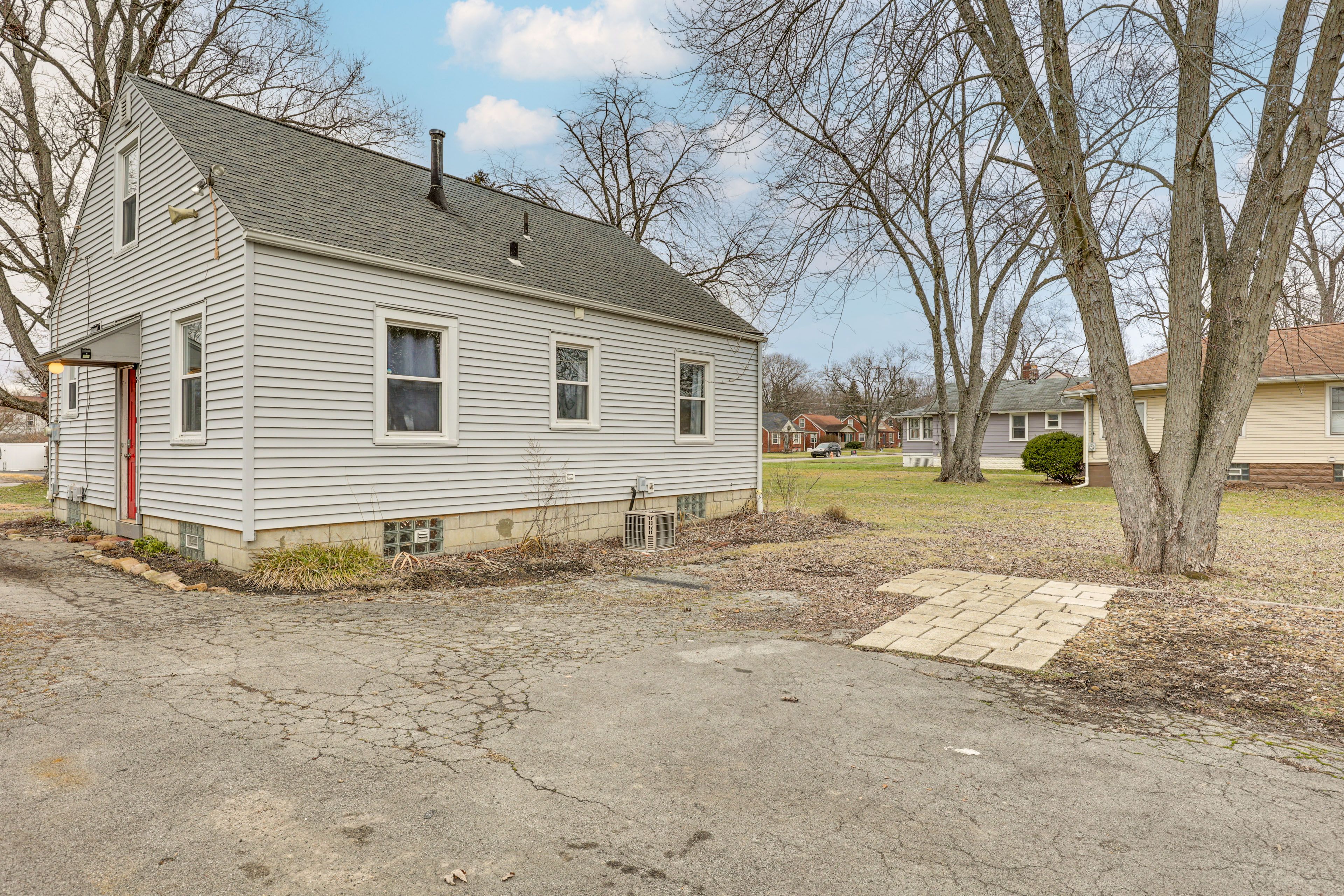 Parking | Driveway (4 Vehicles)