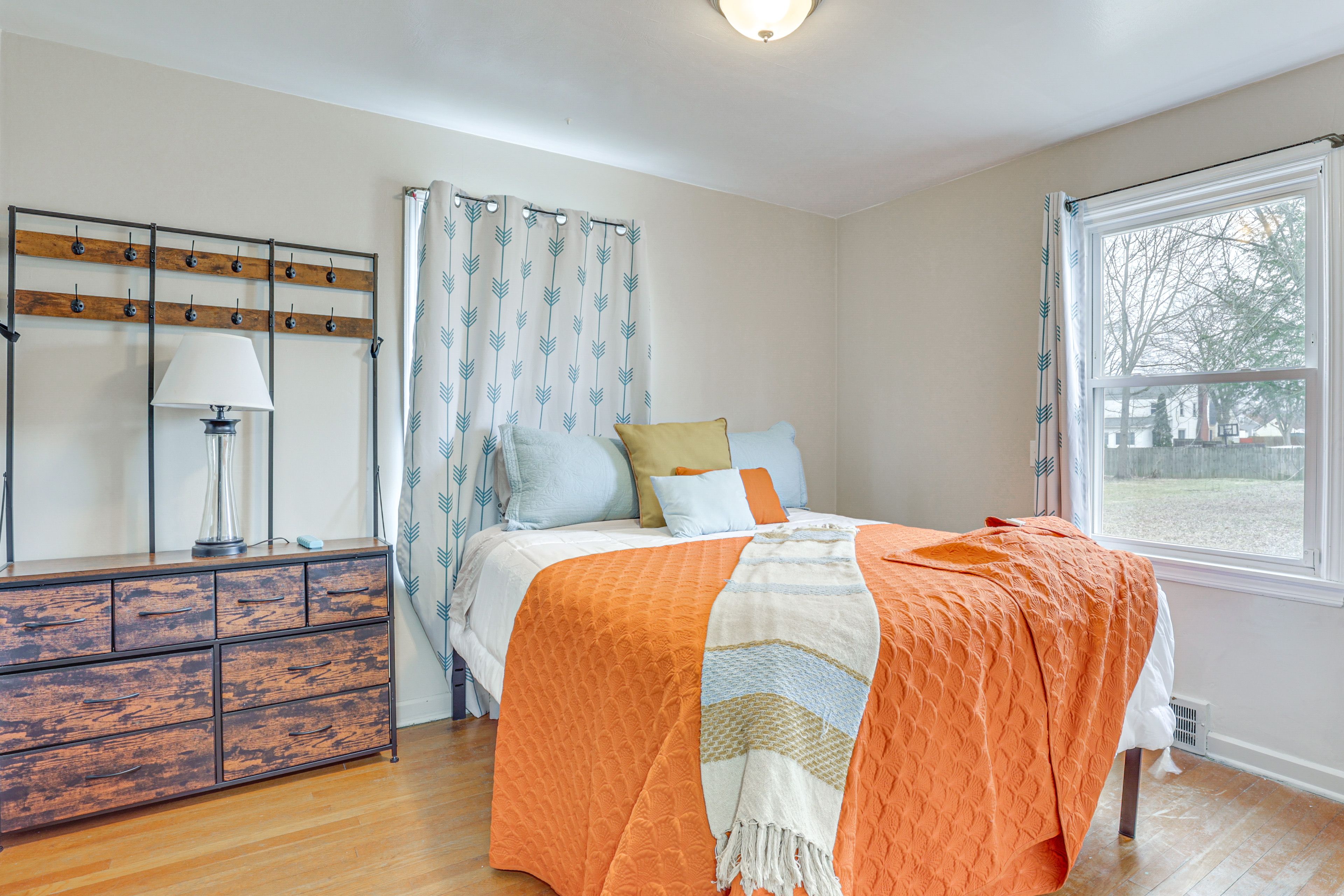 Bedroom 2 | 1st Floor | Queen Bed