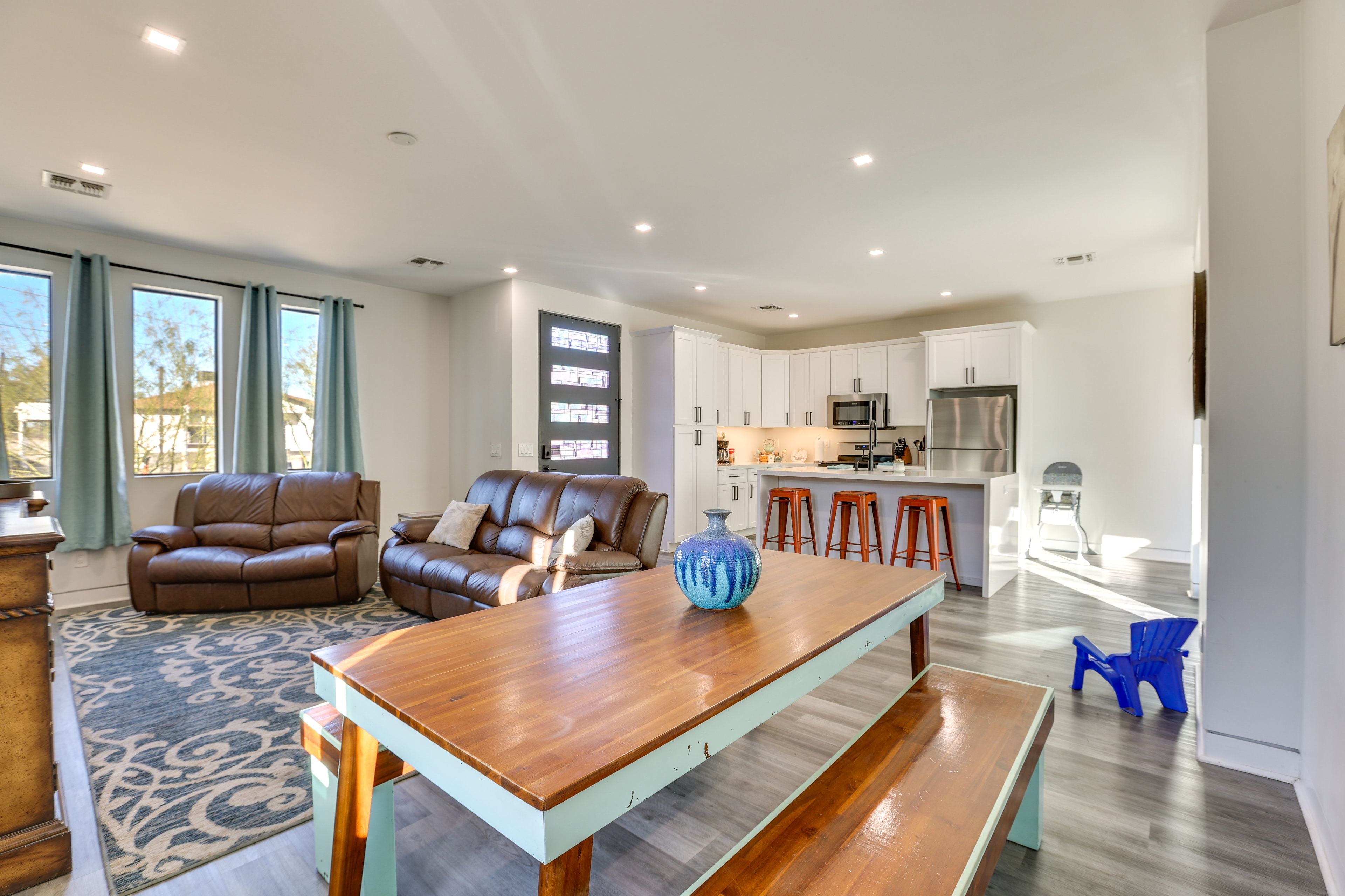 Dining Area | Dishware & Flatware | Central A/C & Heat