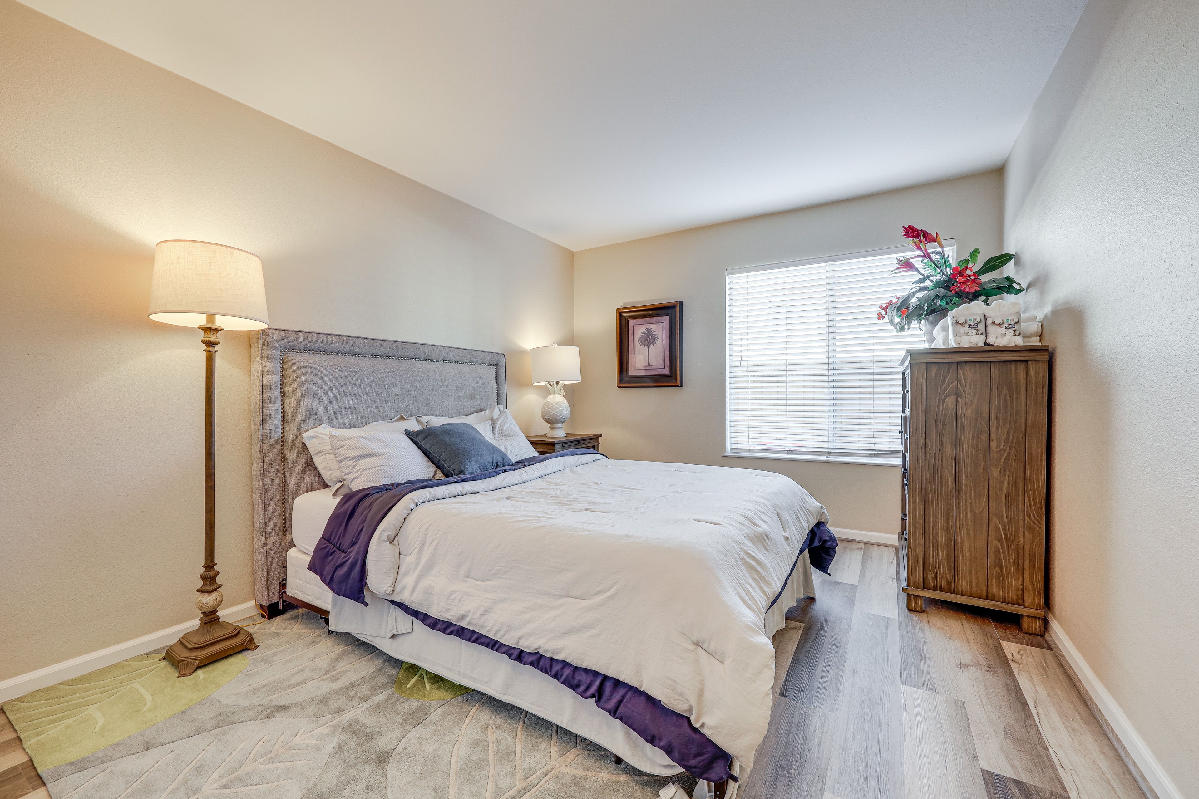 Bedroom 2 | Queen Bed