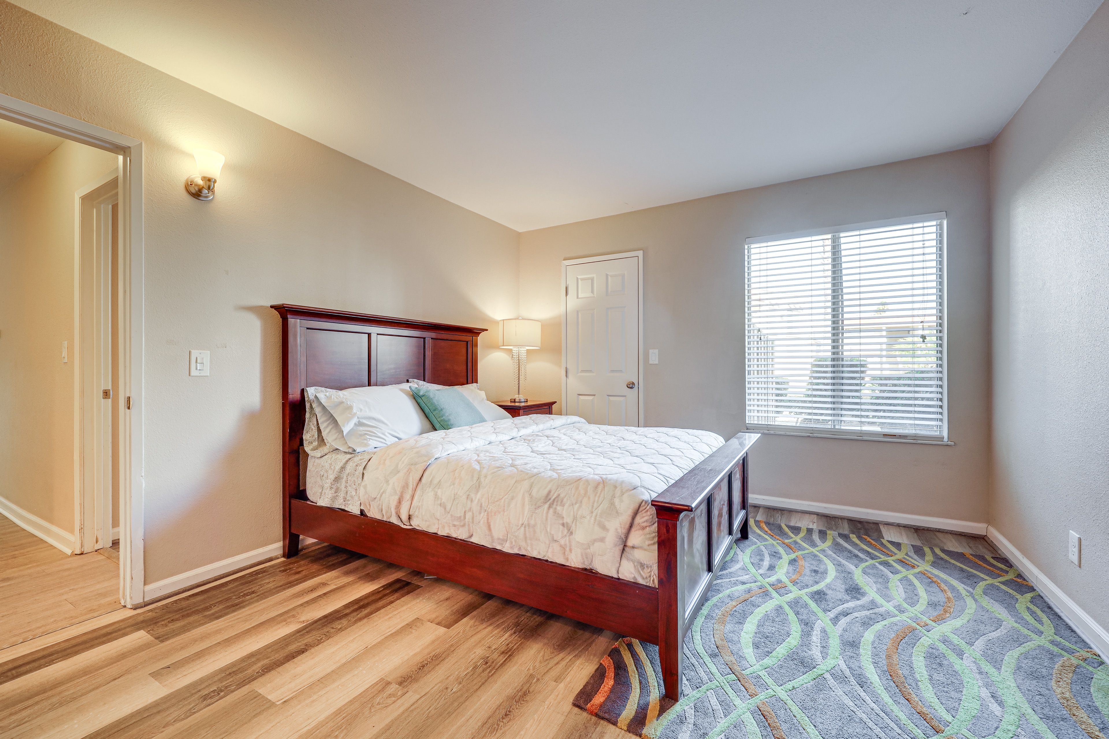 Bedroom 1 | Queen Bed