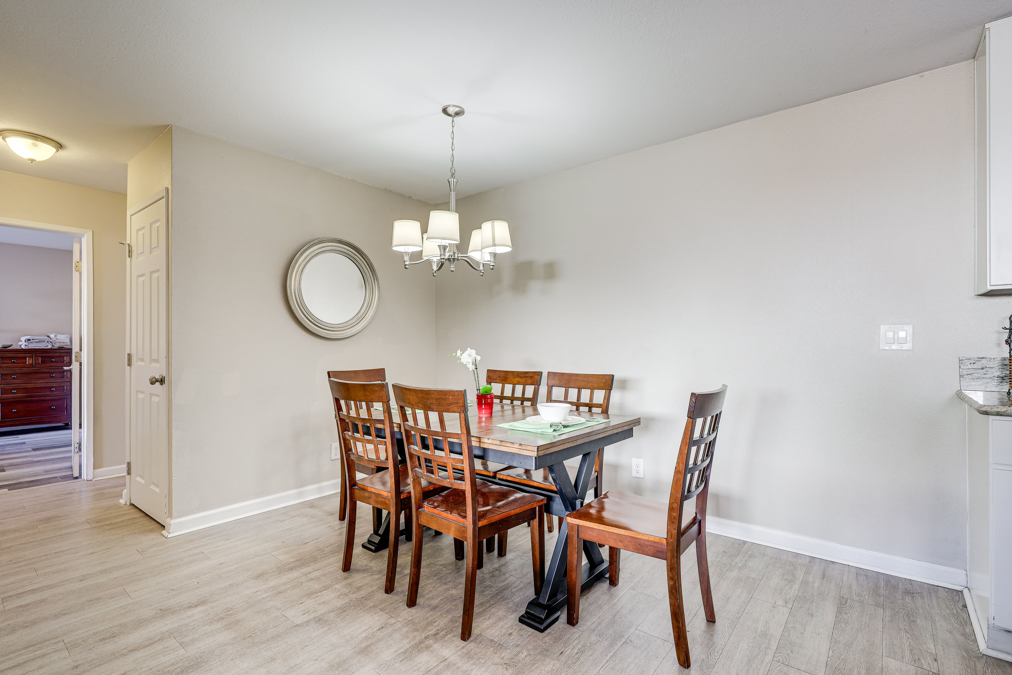 Dining Area | Dishware/Flatware Provided