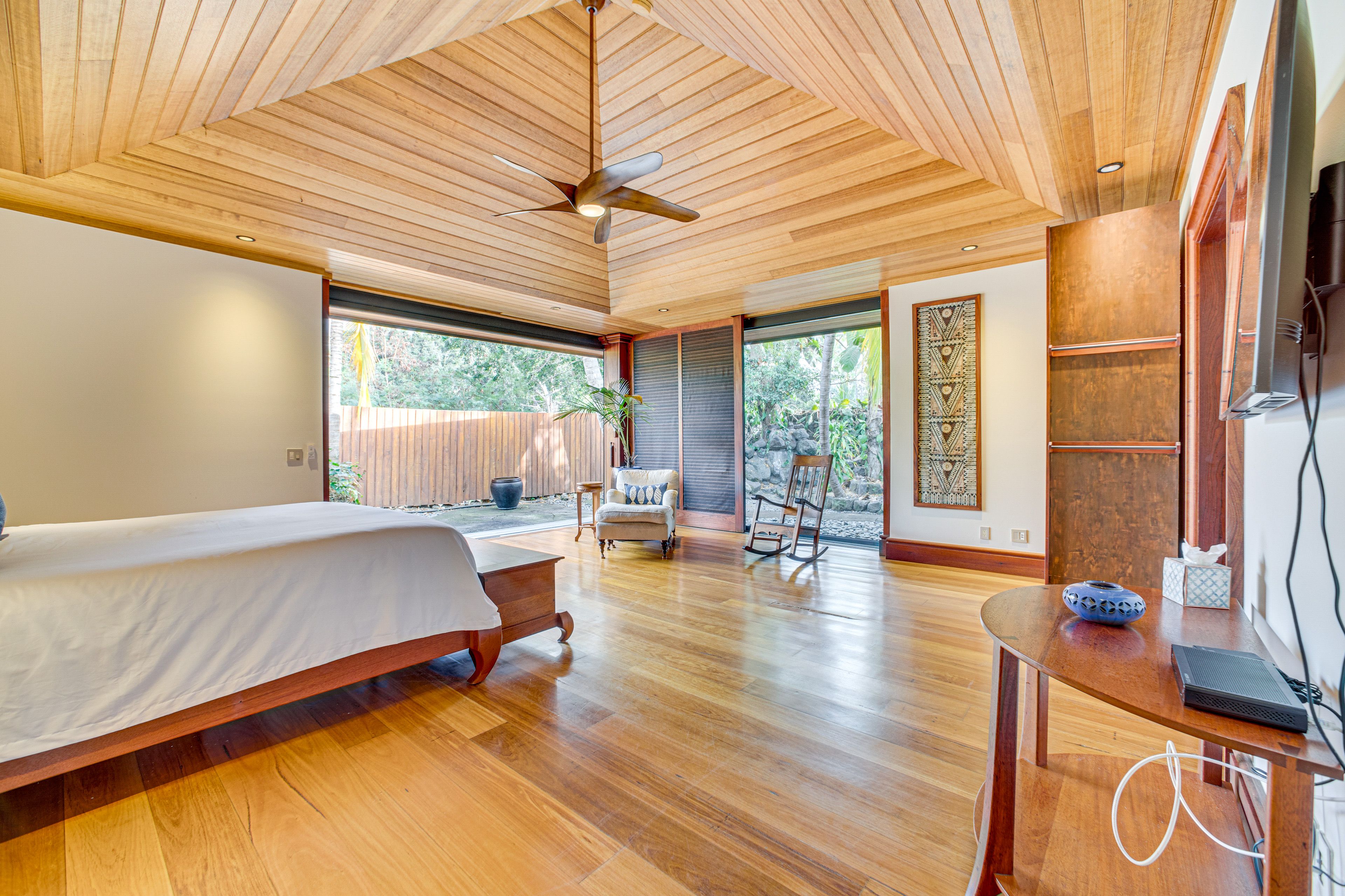 Bedroom 7 | Queen Bed